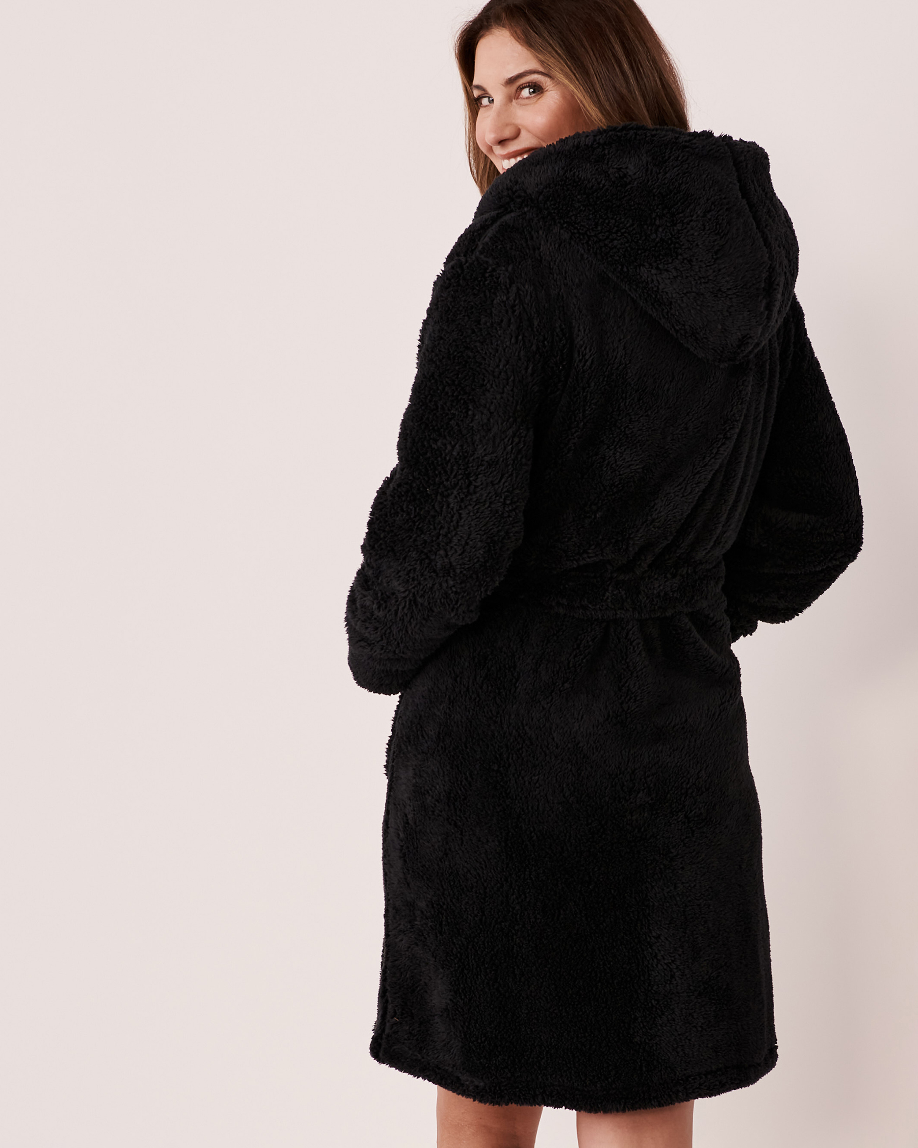 LA VIE EN ROSE Soft Plush Hooded Robe Black 40600098 - View4