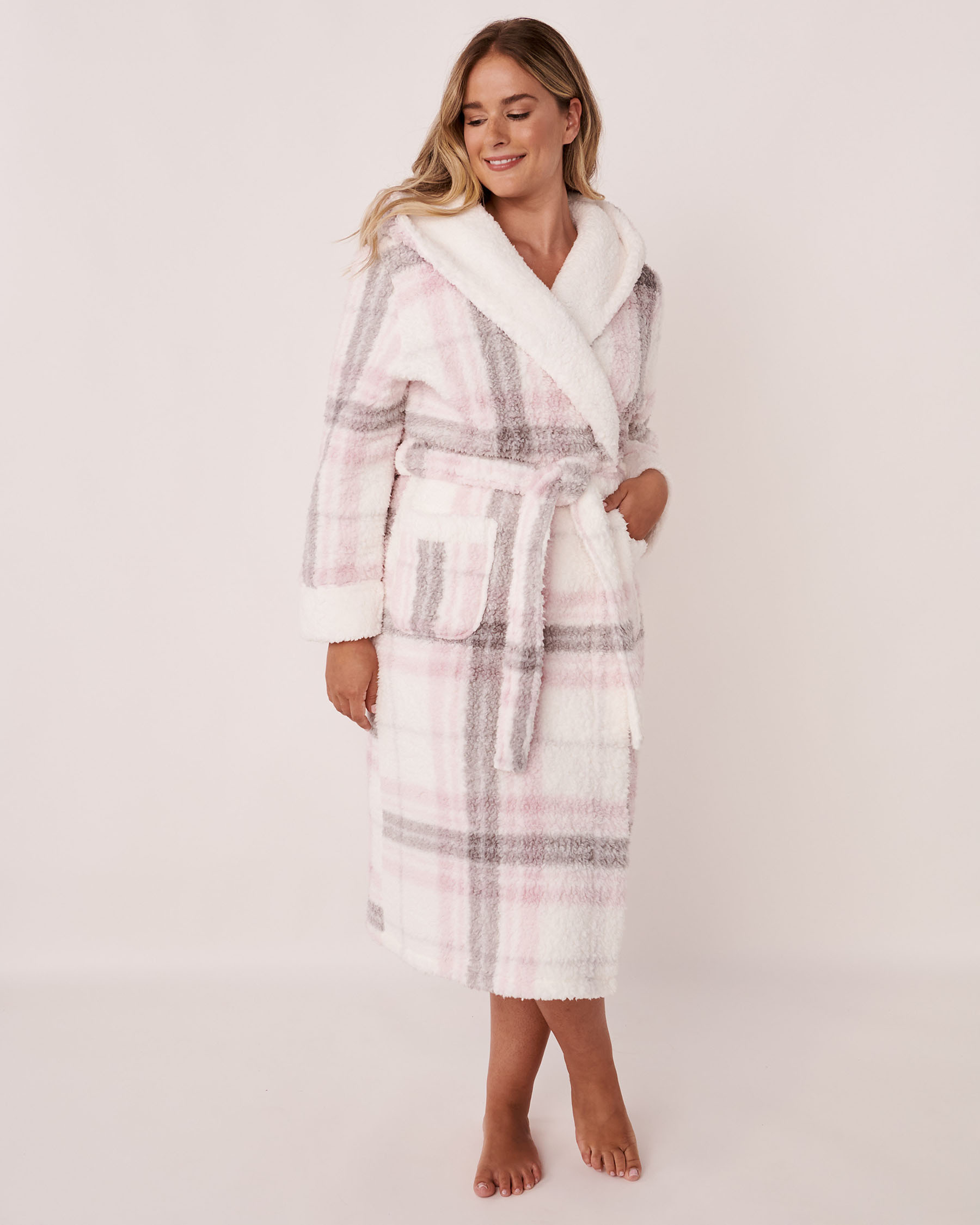 LA VIE EN ROSE Sherpa Hooded Robe Grey and pink plaid 40600108 - View2