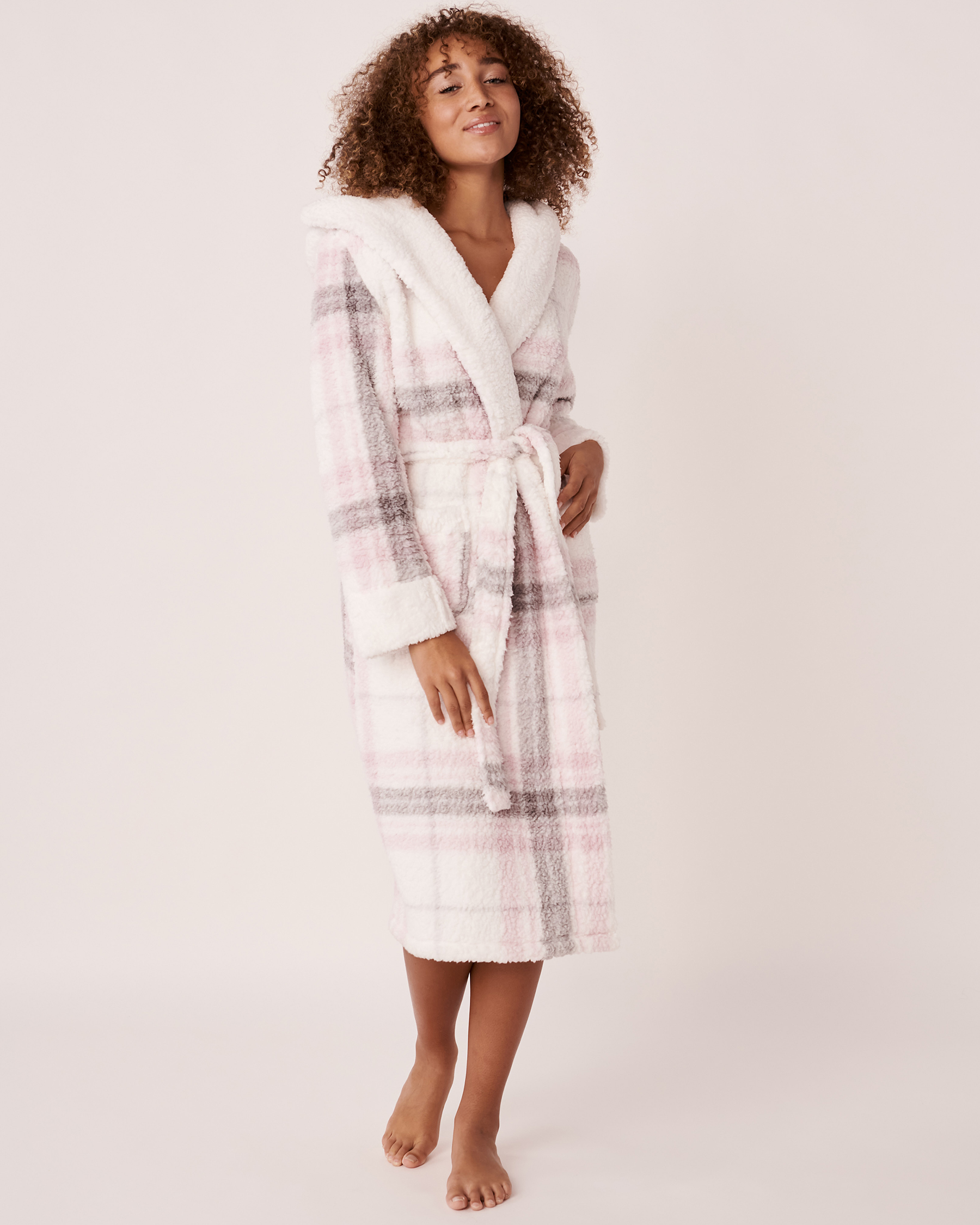 LA VIE EN ROSE Sherpa Hooded Robe Grey and pink plaid 40600108 - View7