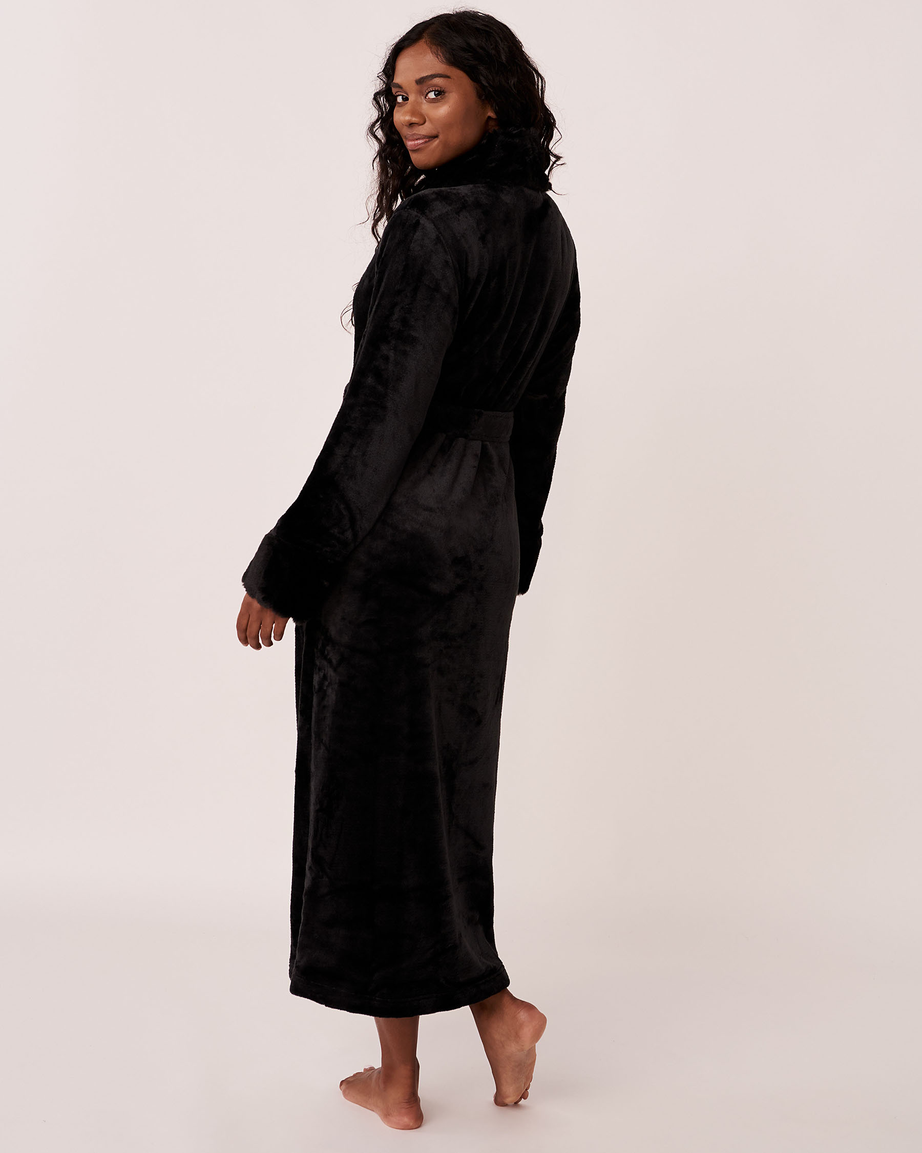 LA VIE EN ROSE Soft Plush Long Robe Black 40600109 - View2