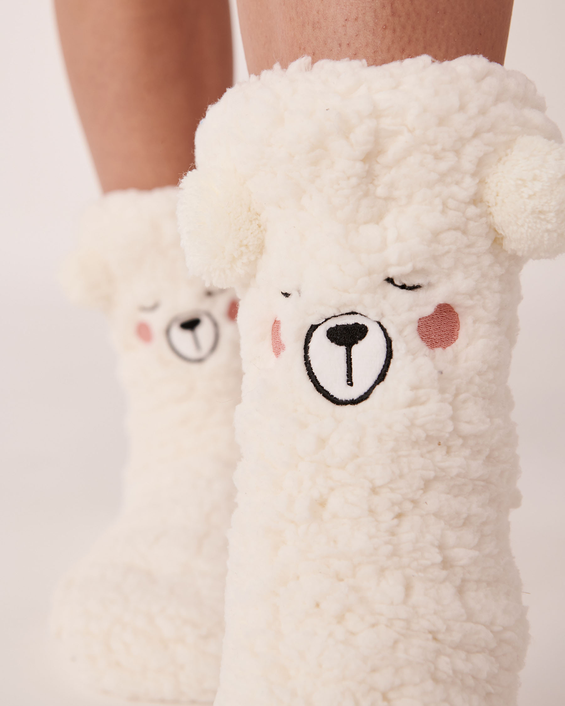 LA VIE EN ROSE Animal Print Sherpa Socks Snow white 40700231 - View3