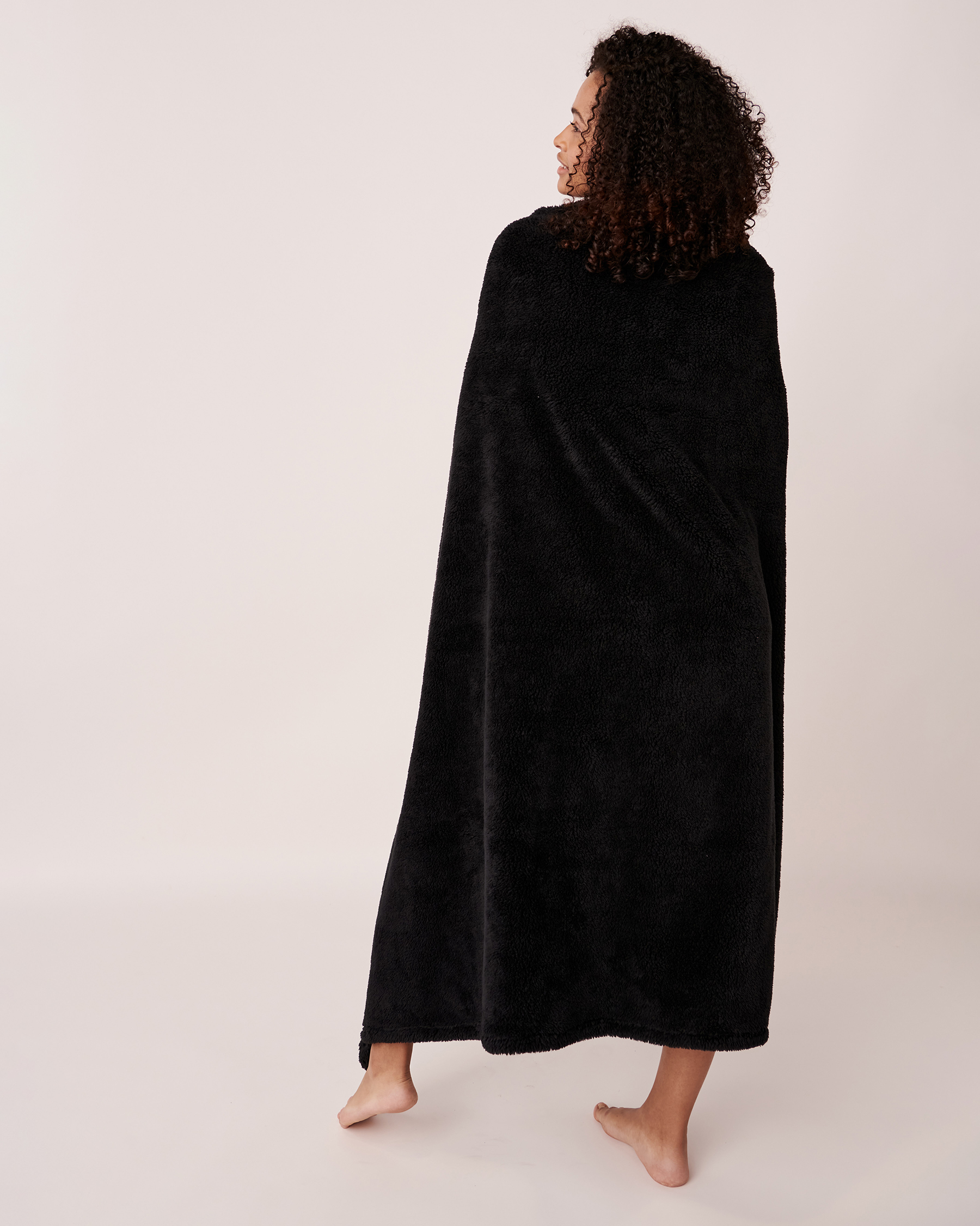 LA VIE EN ROSE Pompoms Plush Blanket Black 40700235 - View4