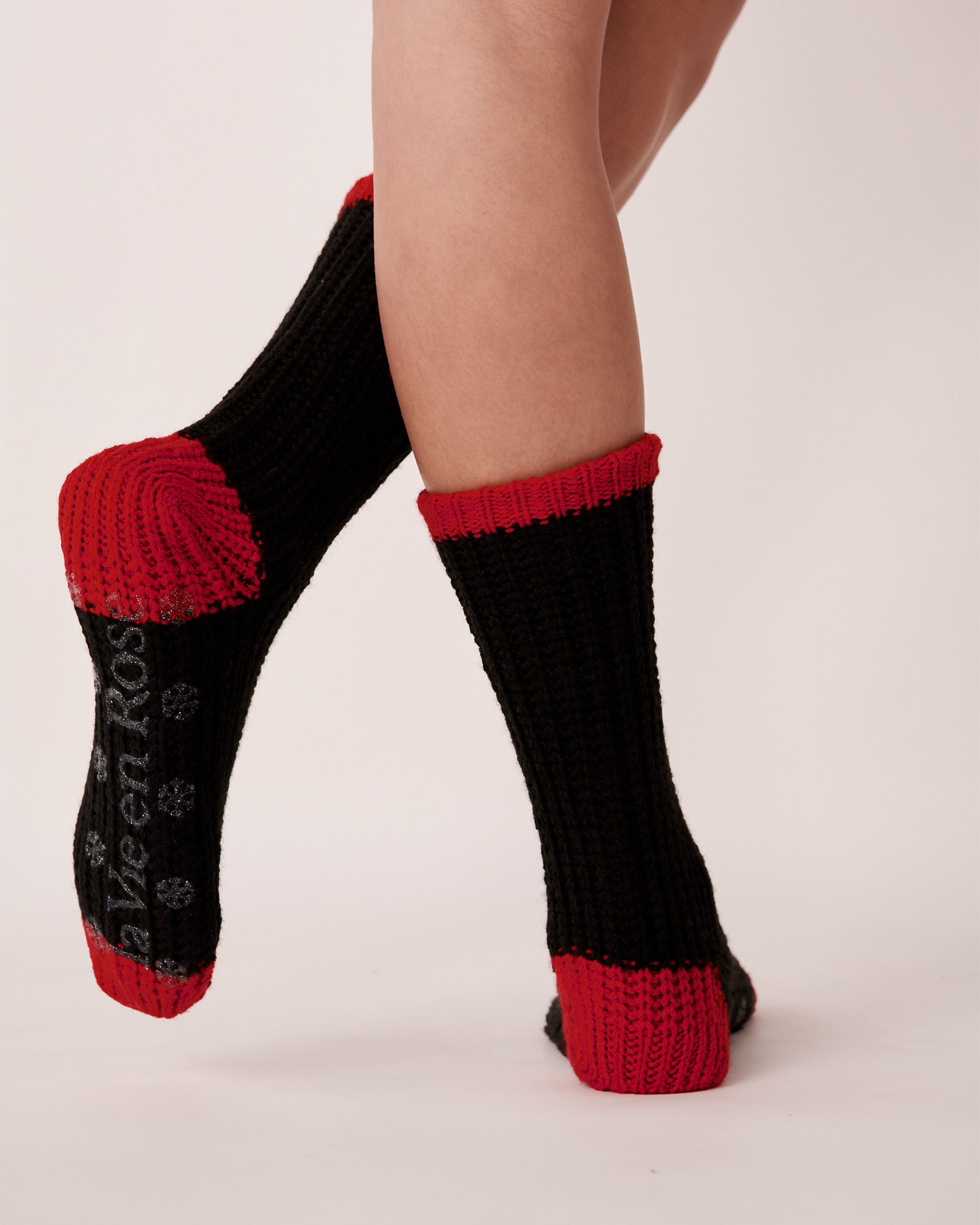 LA VIE EN ROSE Knitted Socks with winter Embroidery Black 40700245 - View2