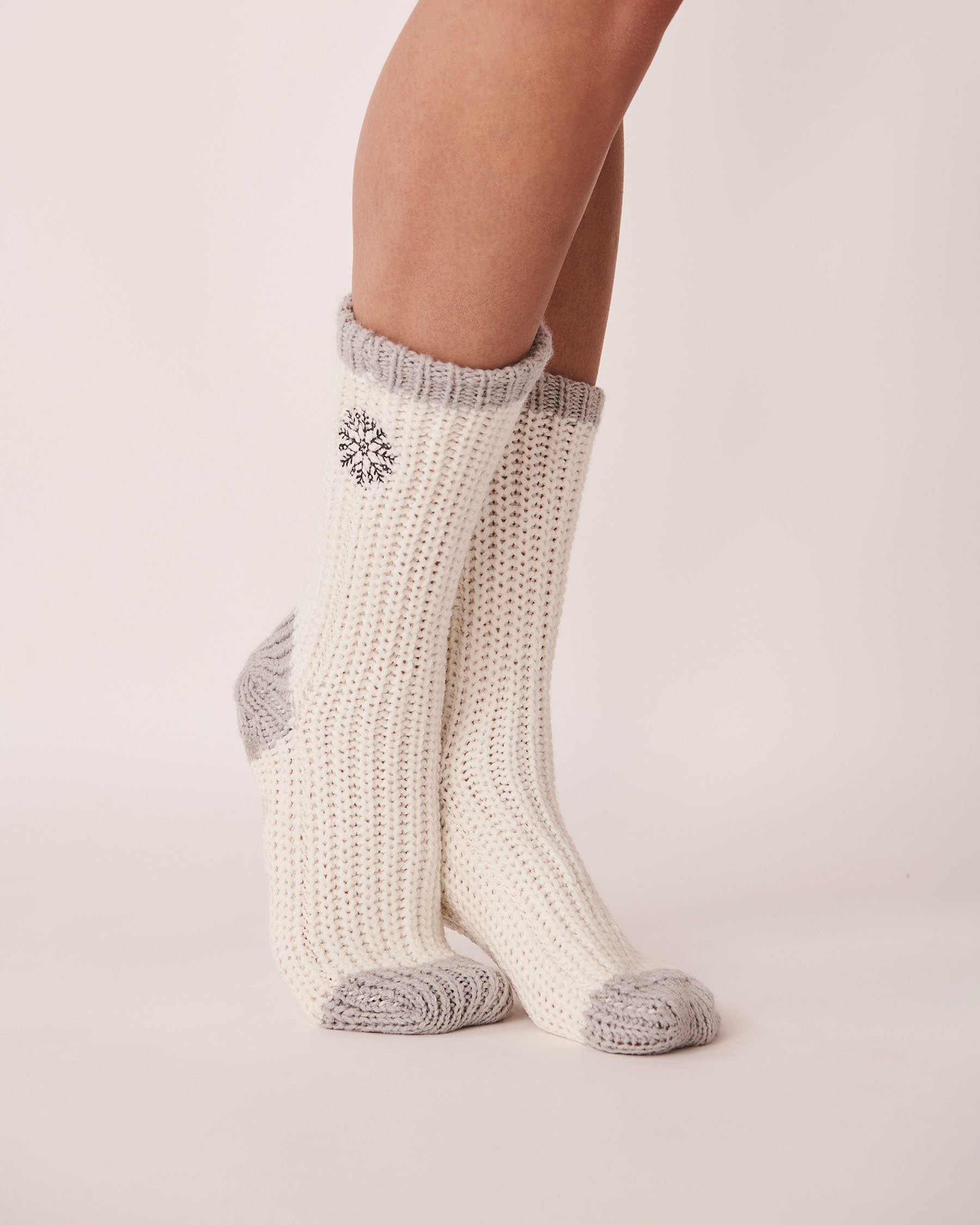 LA VIE EN ROSE Knitted Socks with winter Embroidery Snow flake 40700245 - View1