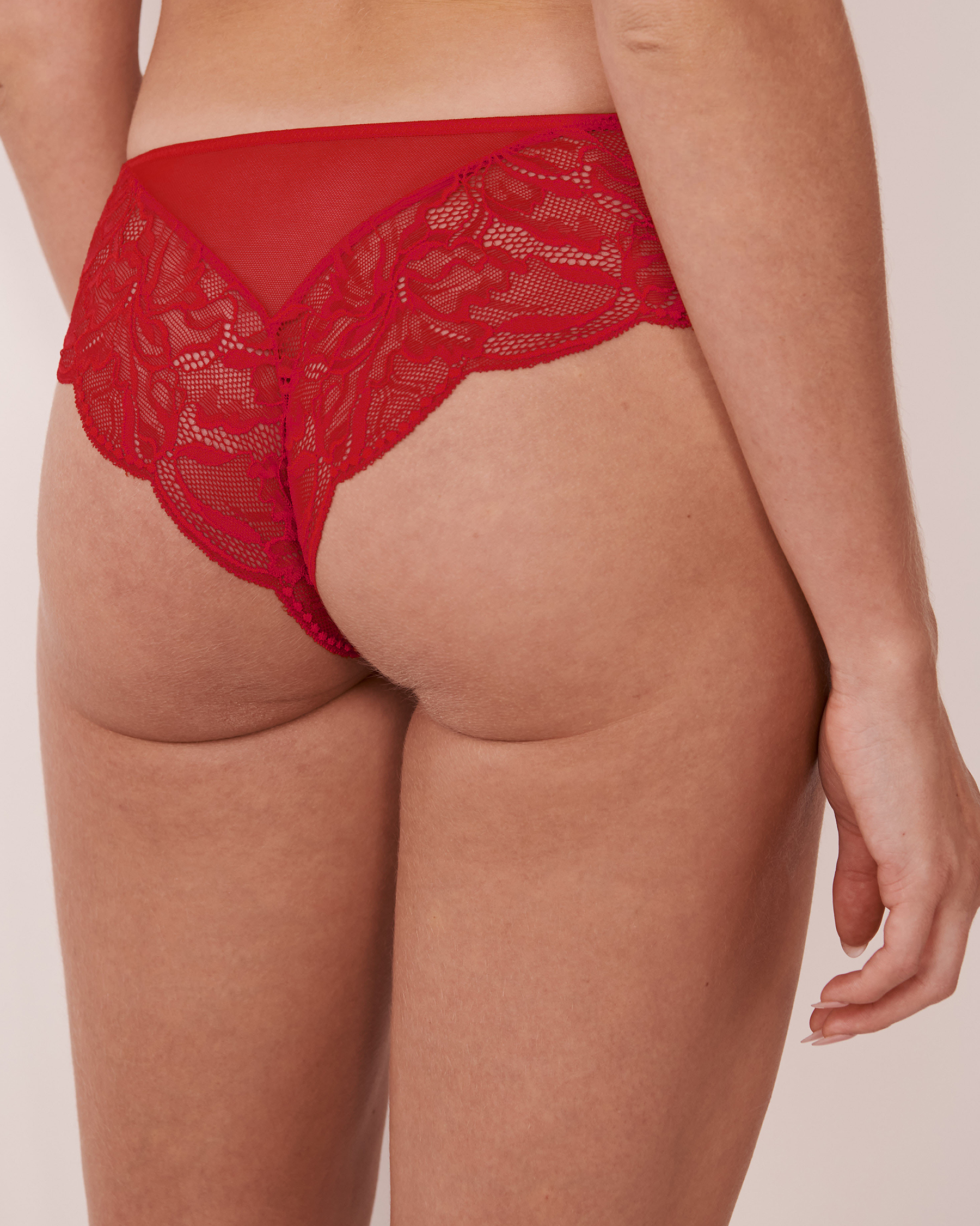 LA VIE EN ROSE Lace and Mesh Cheeky Panty Candy red 20200249 - View2