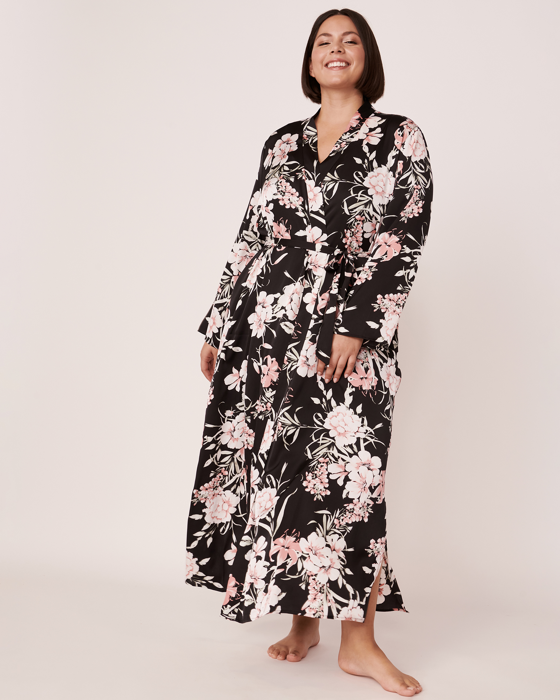LA VIE EN ROSE Kimono en satin longueur maxi Floral foncé 60600015 - Voir5