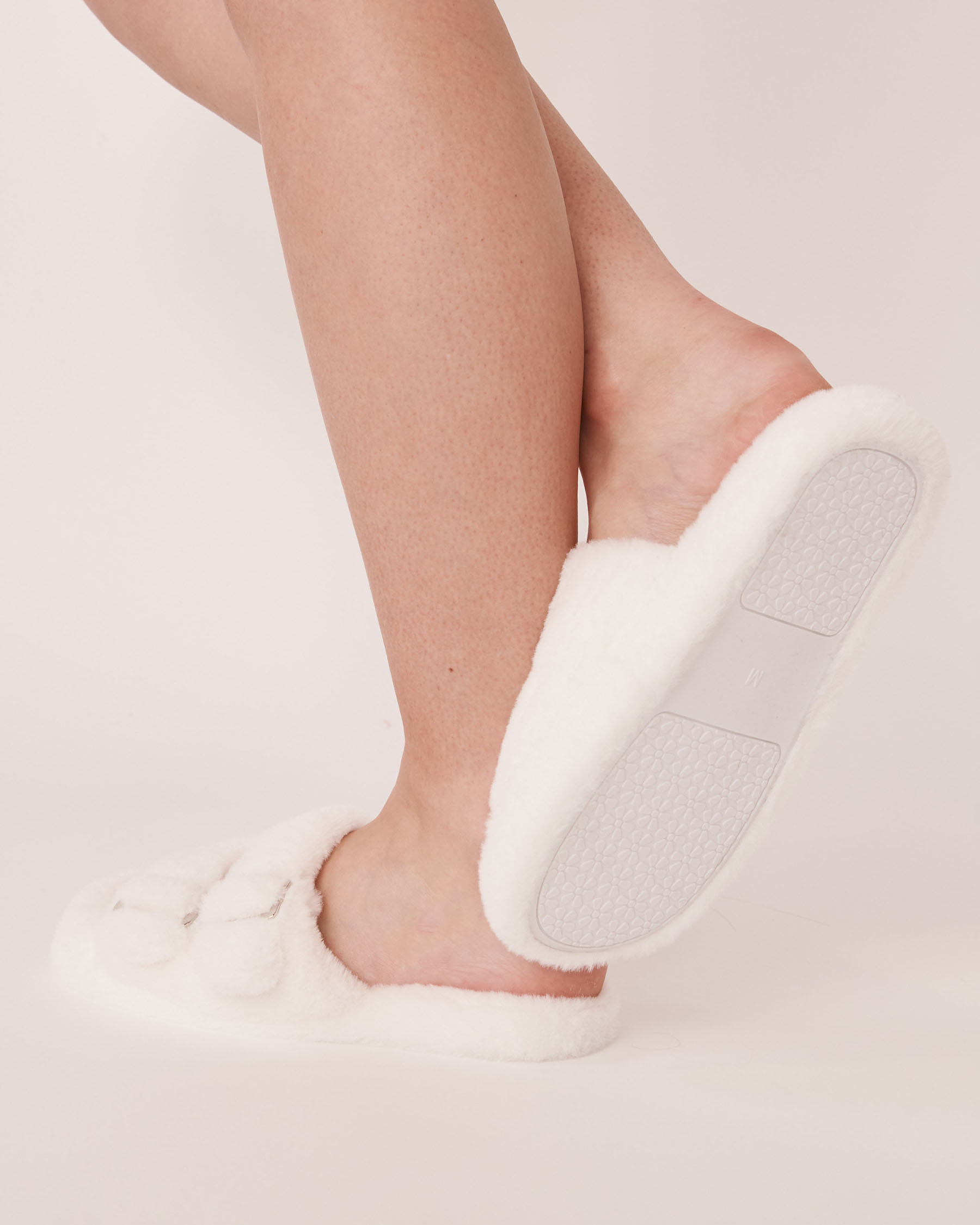 LA VIE EN ROSE Plush Slide Slippers with Buckles Snow white 40700160 - View2