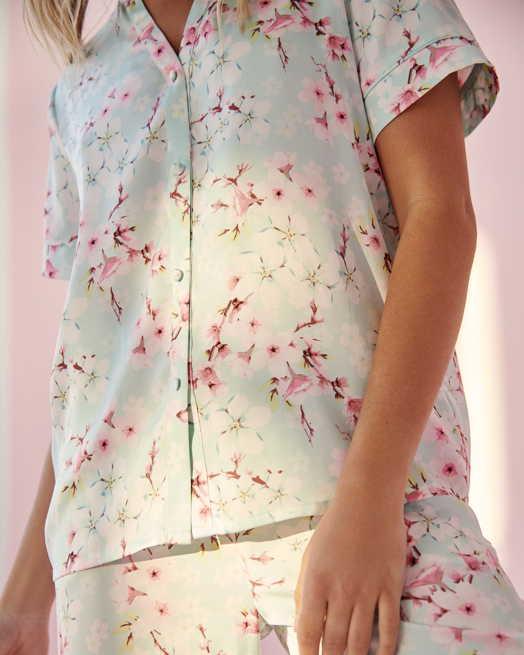 LA VIE EN ROSE Satin Short Sleeve Button-down Shirt Summer blossom 60100014 - View5