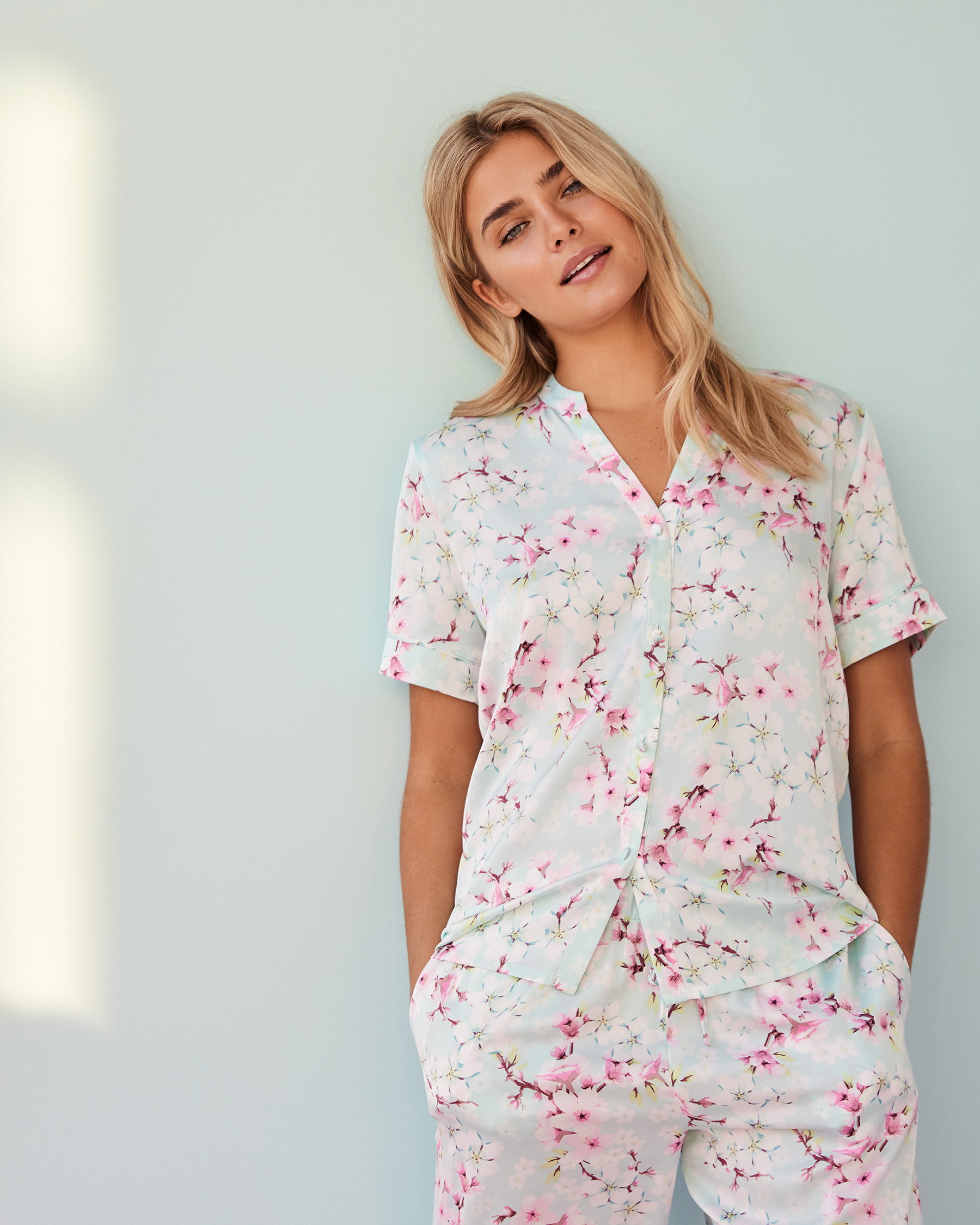 LA VIE EN ROSE Satin Short Sleeve Button-down Shirt Summer blossom 60100014 - View1