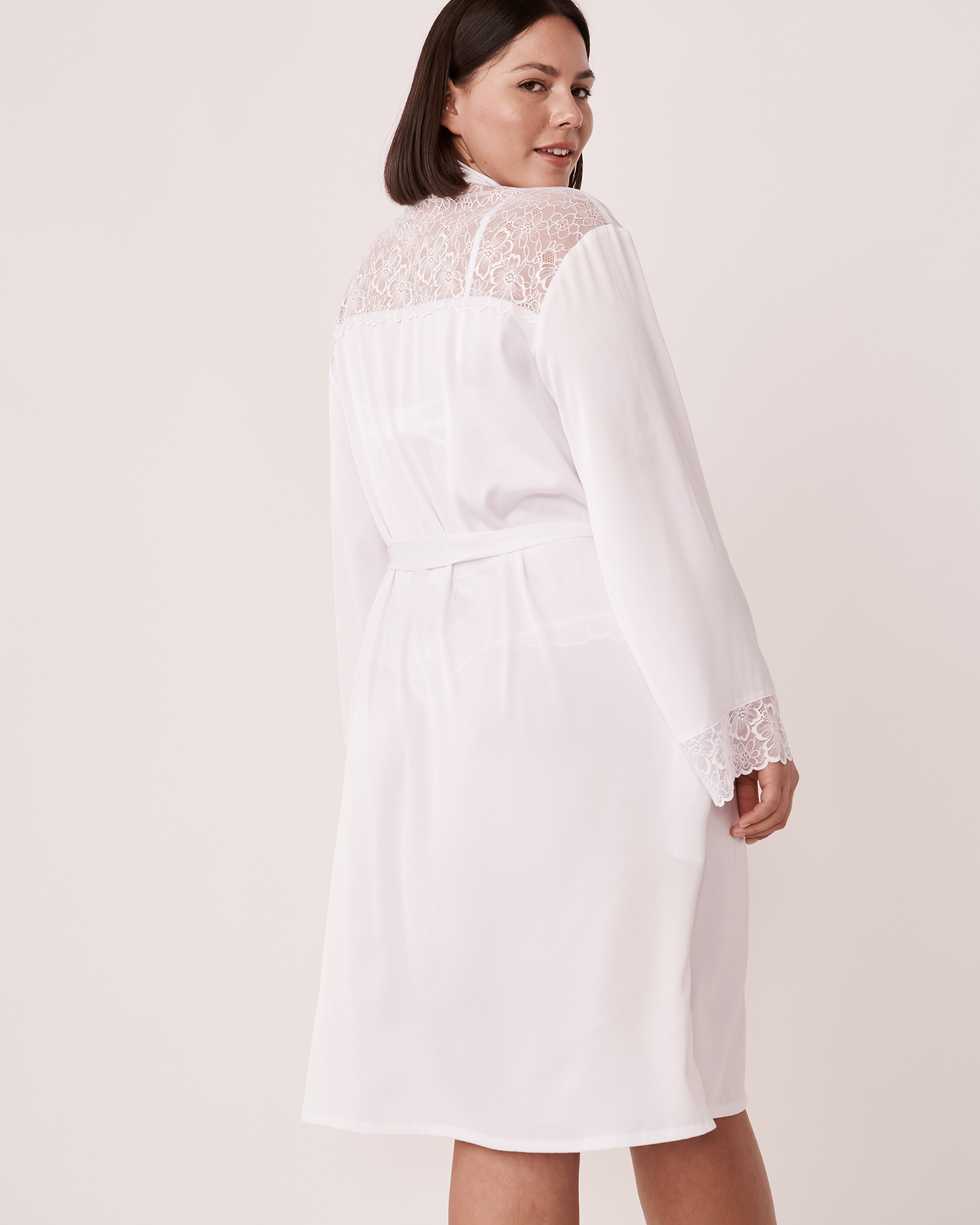 LA VIE EN ROSE Satin and Lace Kimono White 60600021 - View2