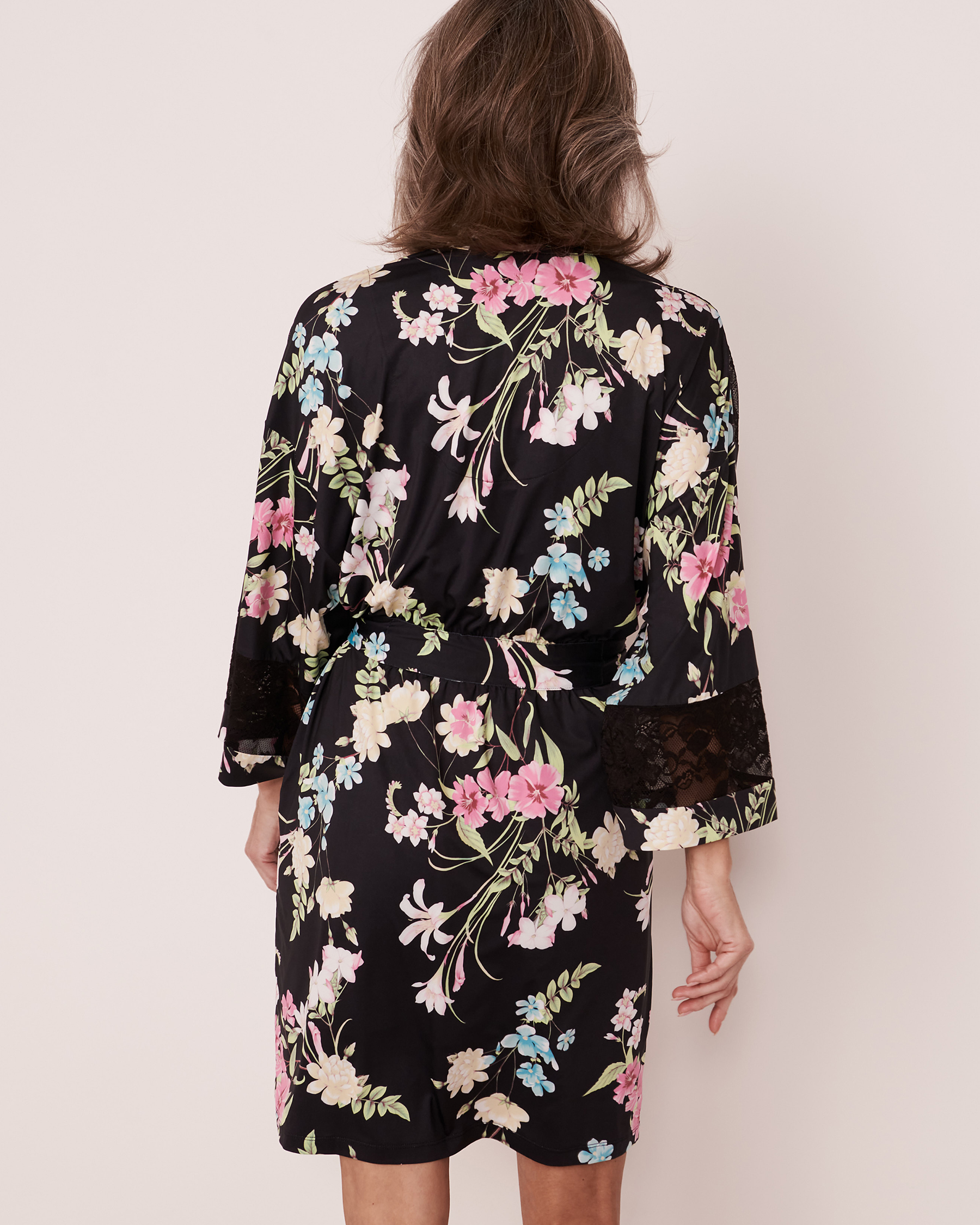 LA VIE EN ROSE Recycled Fibers Lace Trim Kimono Black floral 60600023 - View3