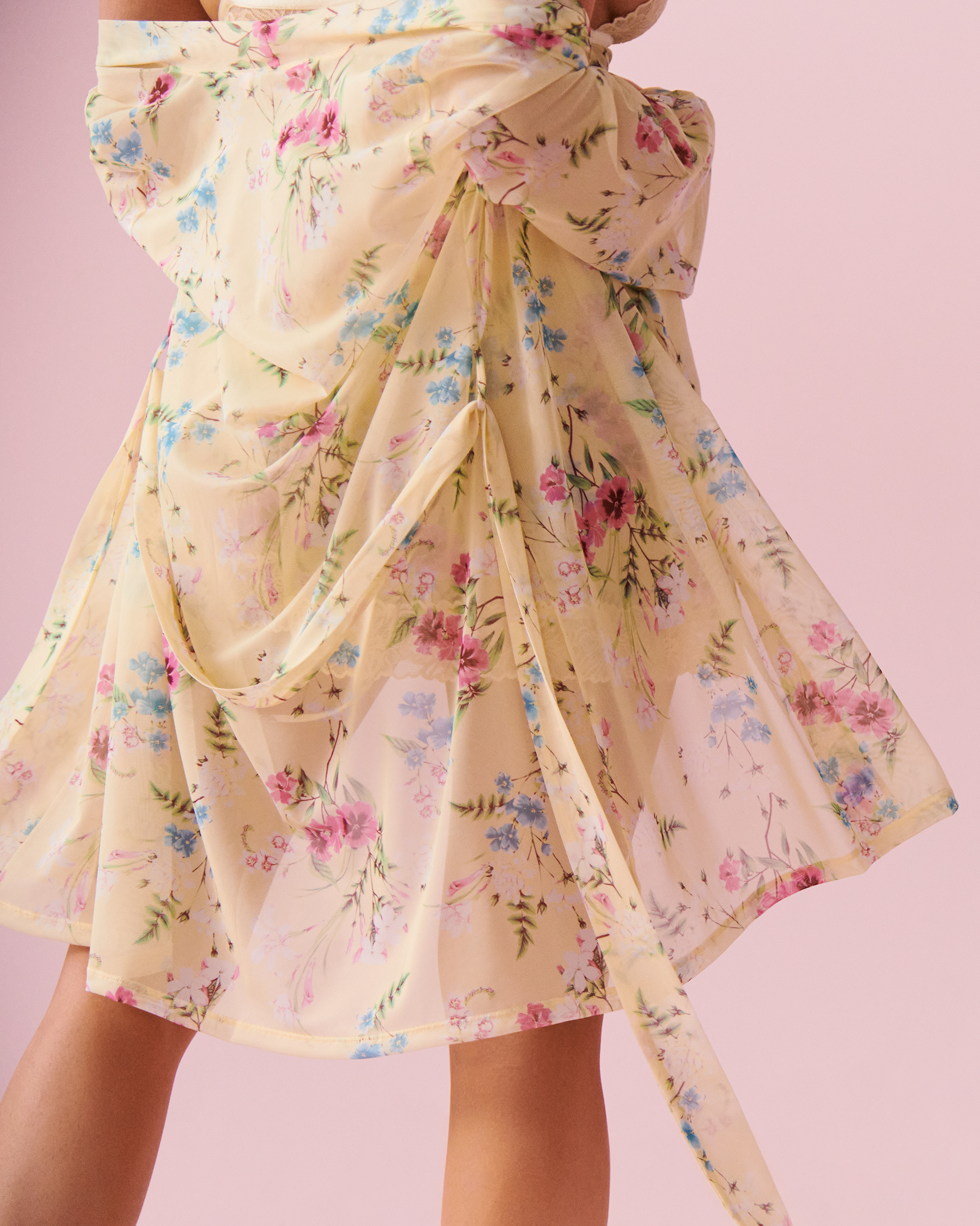 LA VIE EN ROSE Kimono fleuri en dentelle et résille Floral printanier 60600024 - Voir1
