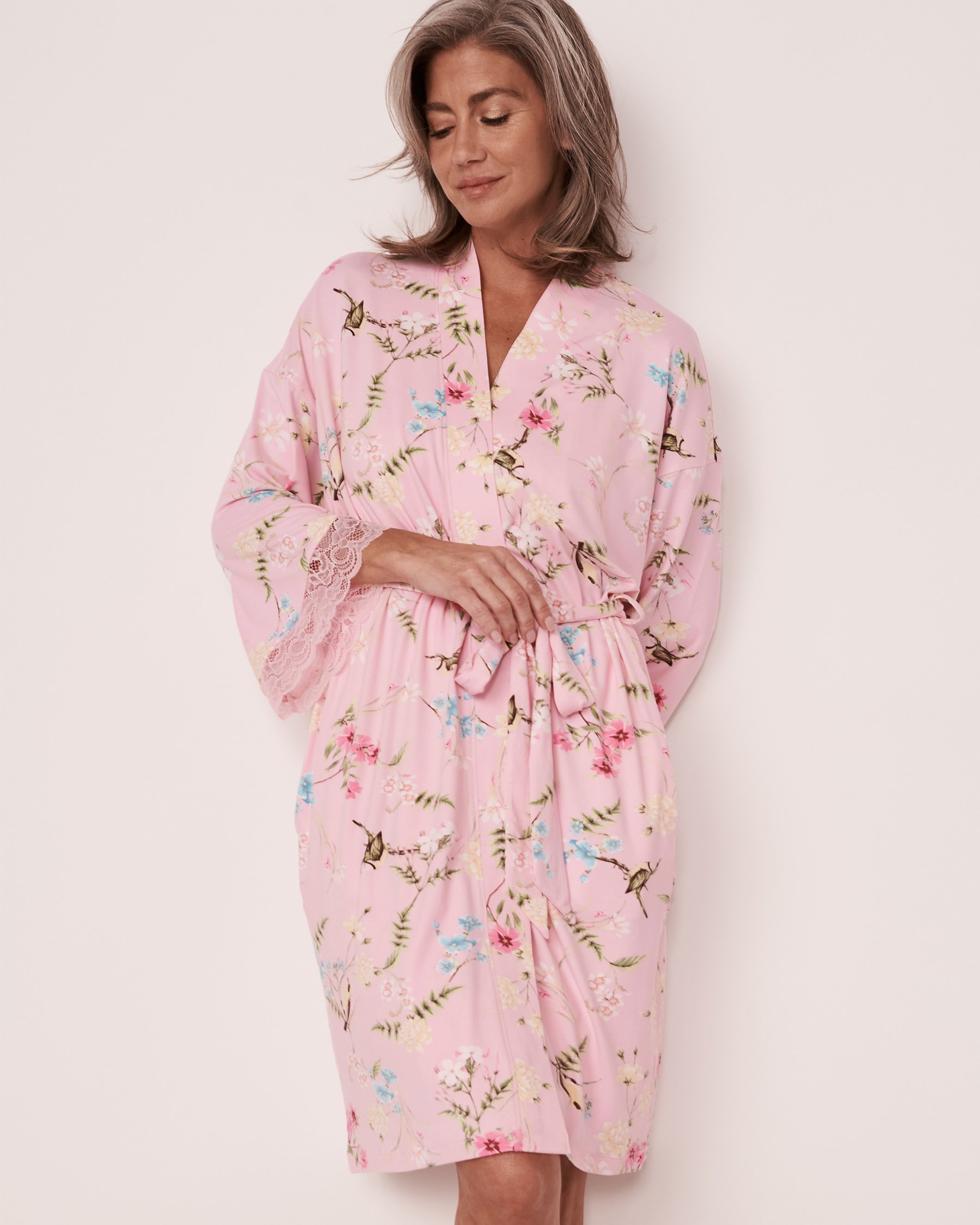 LA VIE EN ROSE Kimono ultra doux garniture de dentelle Oiseau botanique 40600077 - Voir1