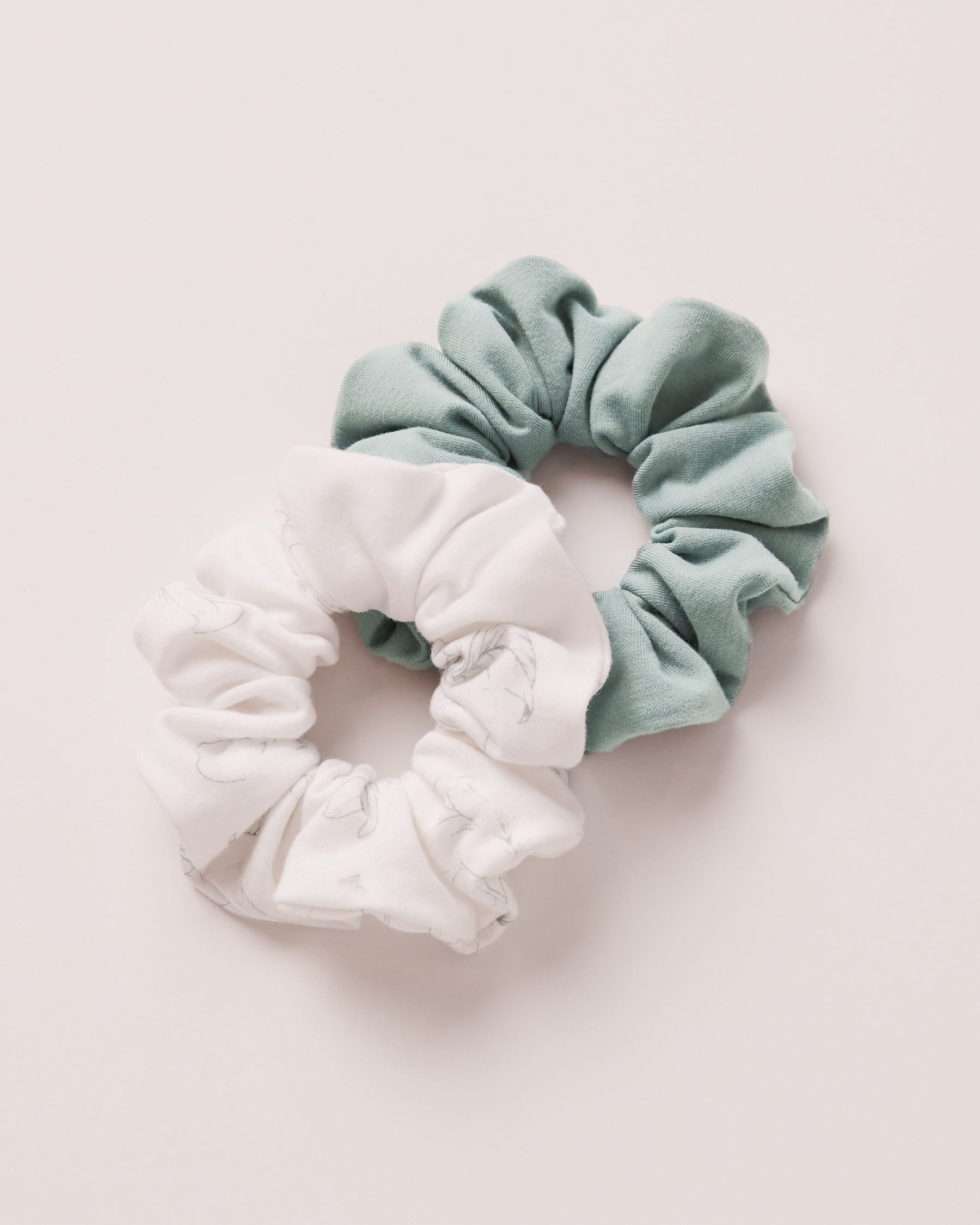 LA VIE EN ROSE Set of 2 Fleece Scrunchies Brilliant white floral 40700176 - View1