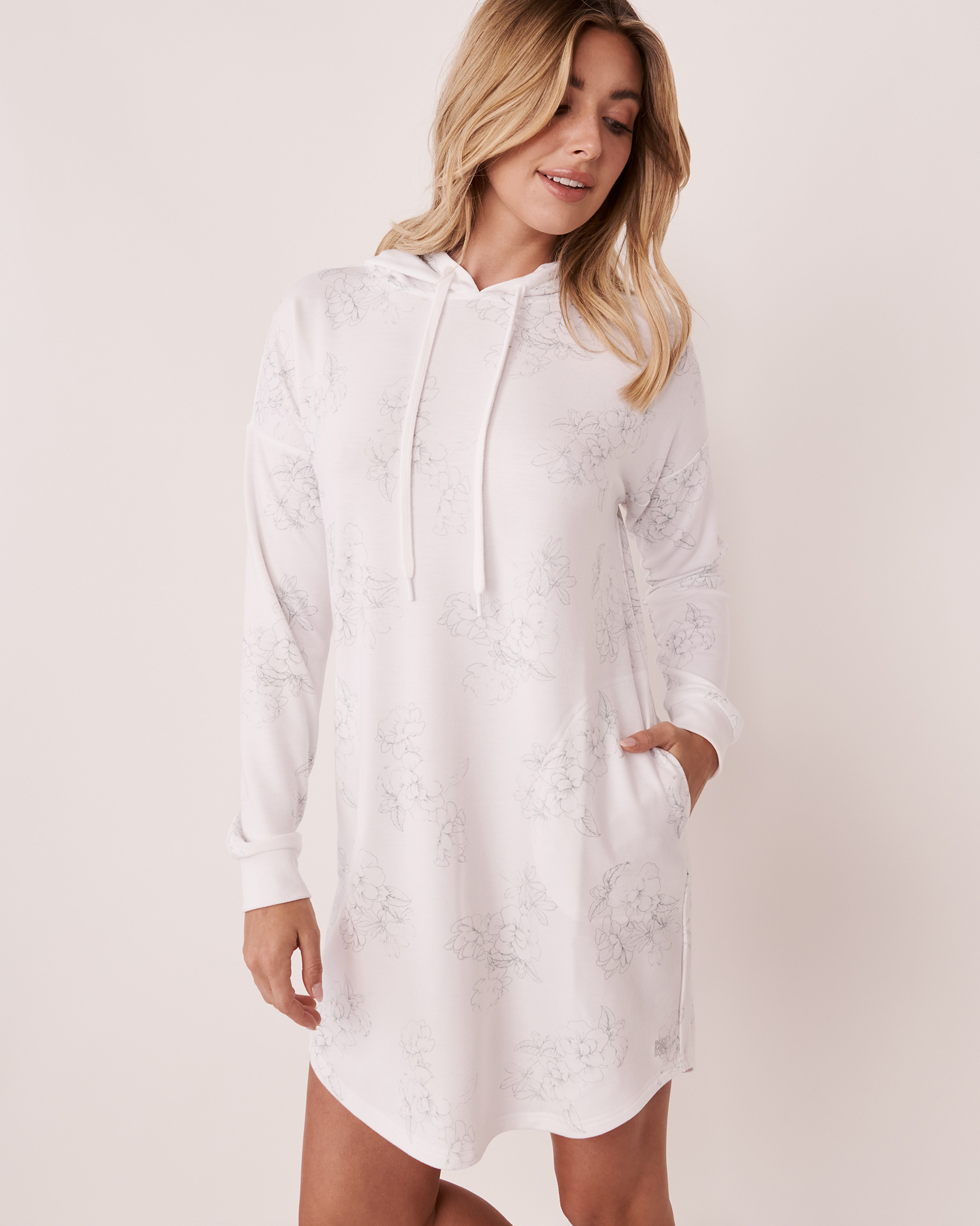 LA VIE EN ROSE Hooded Long Sleeve Dress Brilliant white floral 50400024 - View1