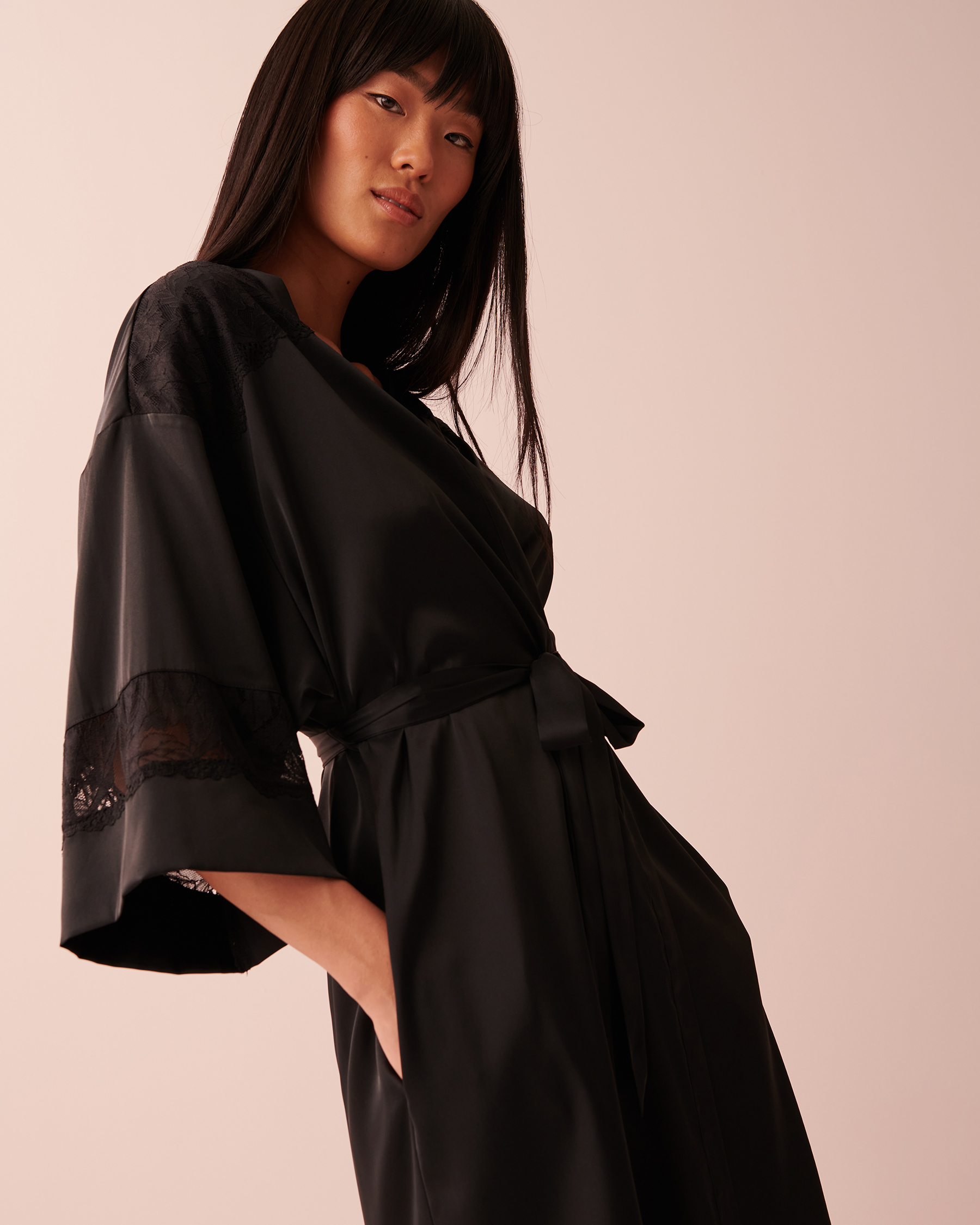 LA VIE EN ROSE Lace Detail Satin Kimono Black 60600053 - View1