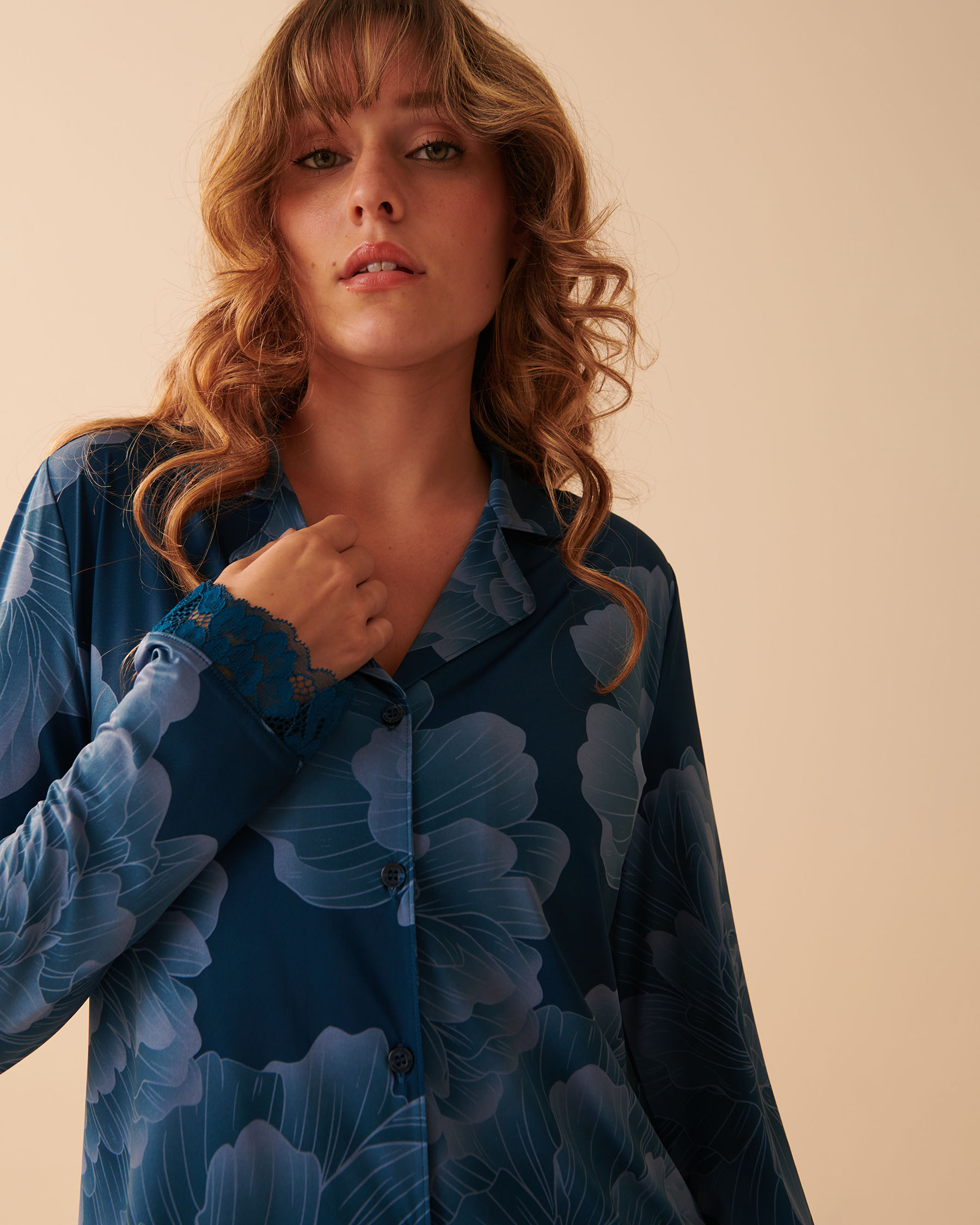 LA VIE EN ROSE Recycled Fibers Lace Trim Button-down Shirt Midnight peony 60100080 - View6