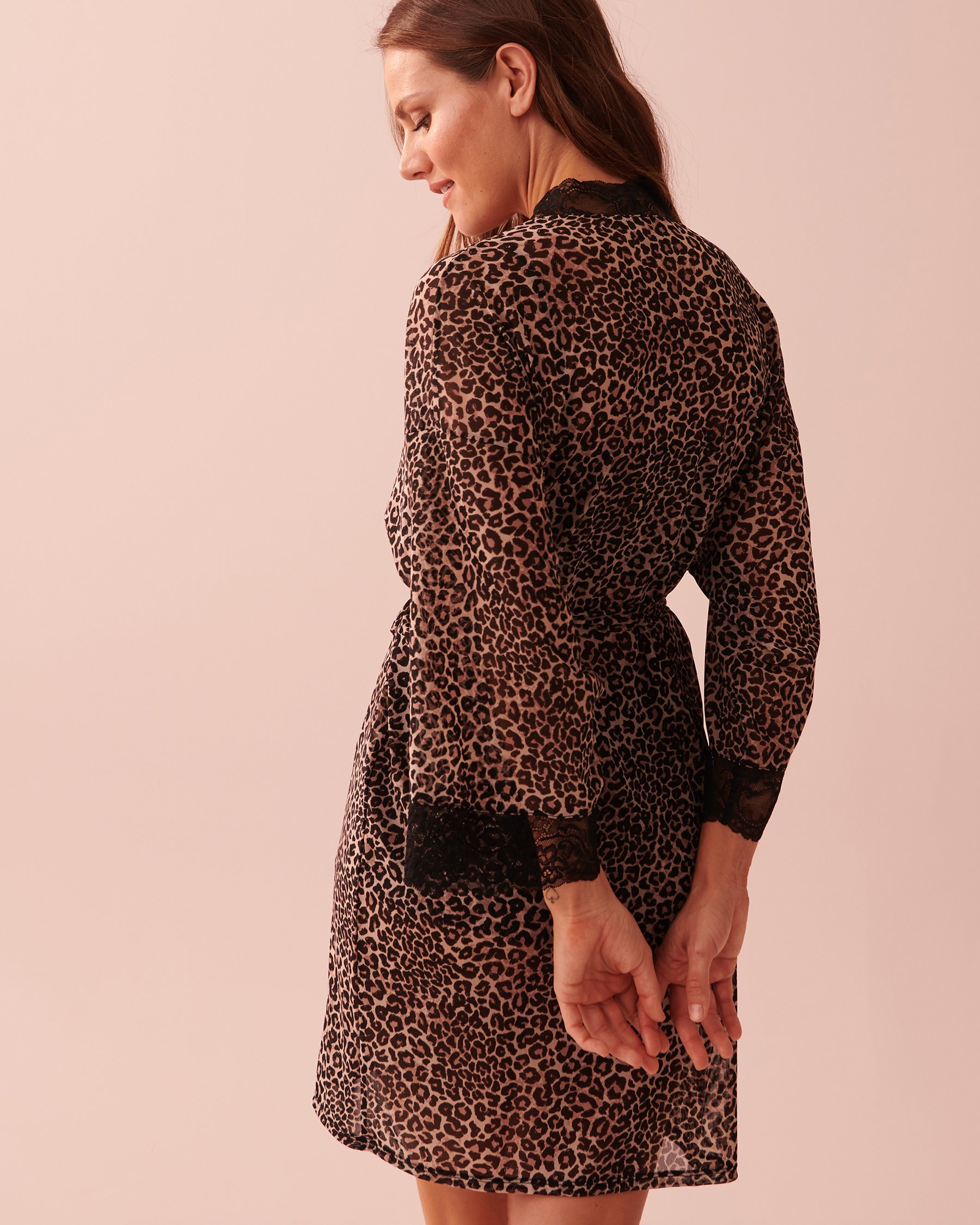 LA VIE EN ROSE Kimono en résille bordure de dentelle imprimé léopard Léopard 60600060 - Voir3