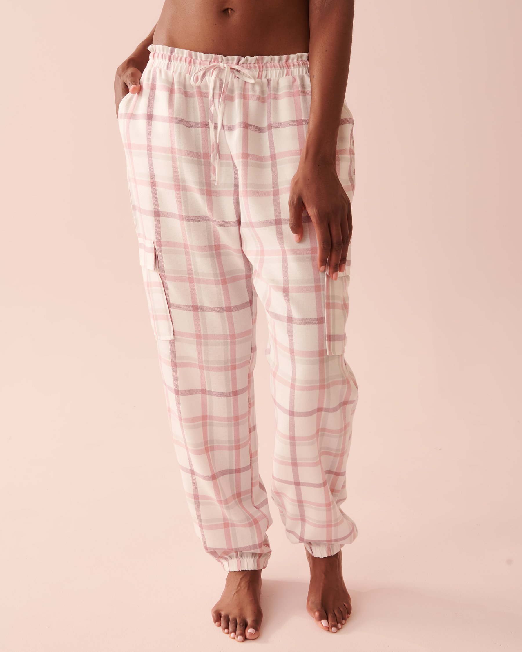 LA VIE EN ROSE Pantalon de pyjama cargo à carreaux Carreaux rose blush 40200480 - Voir1
