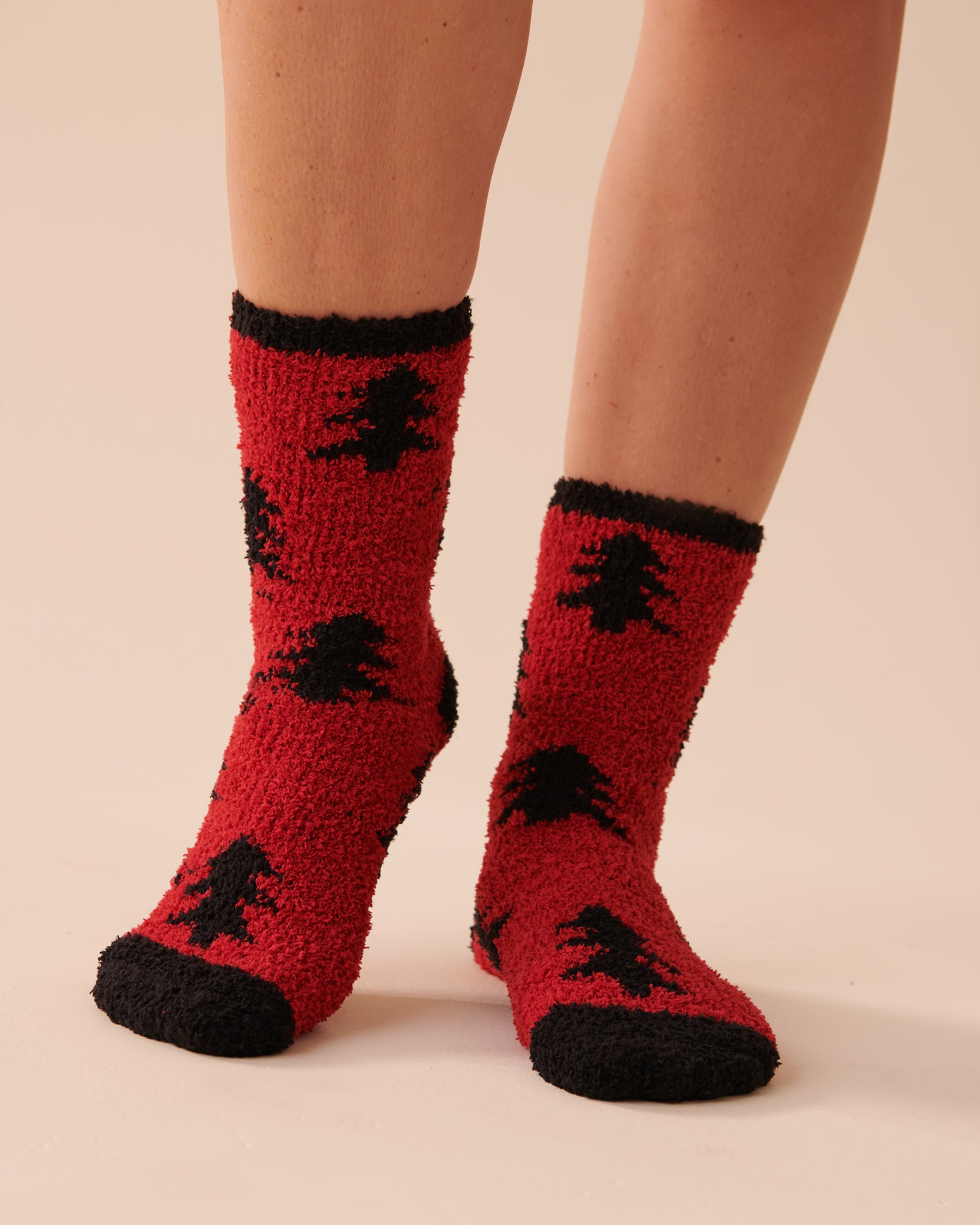 LA VIE EN ROSE 2 Pairs of Recycled Chenille Socks Buffalo Plaid/ Red Pin 40700287 - View2