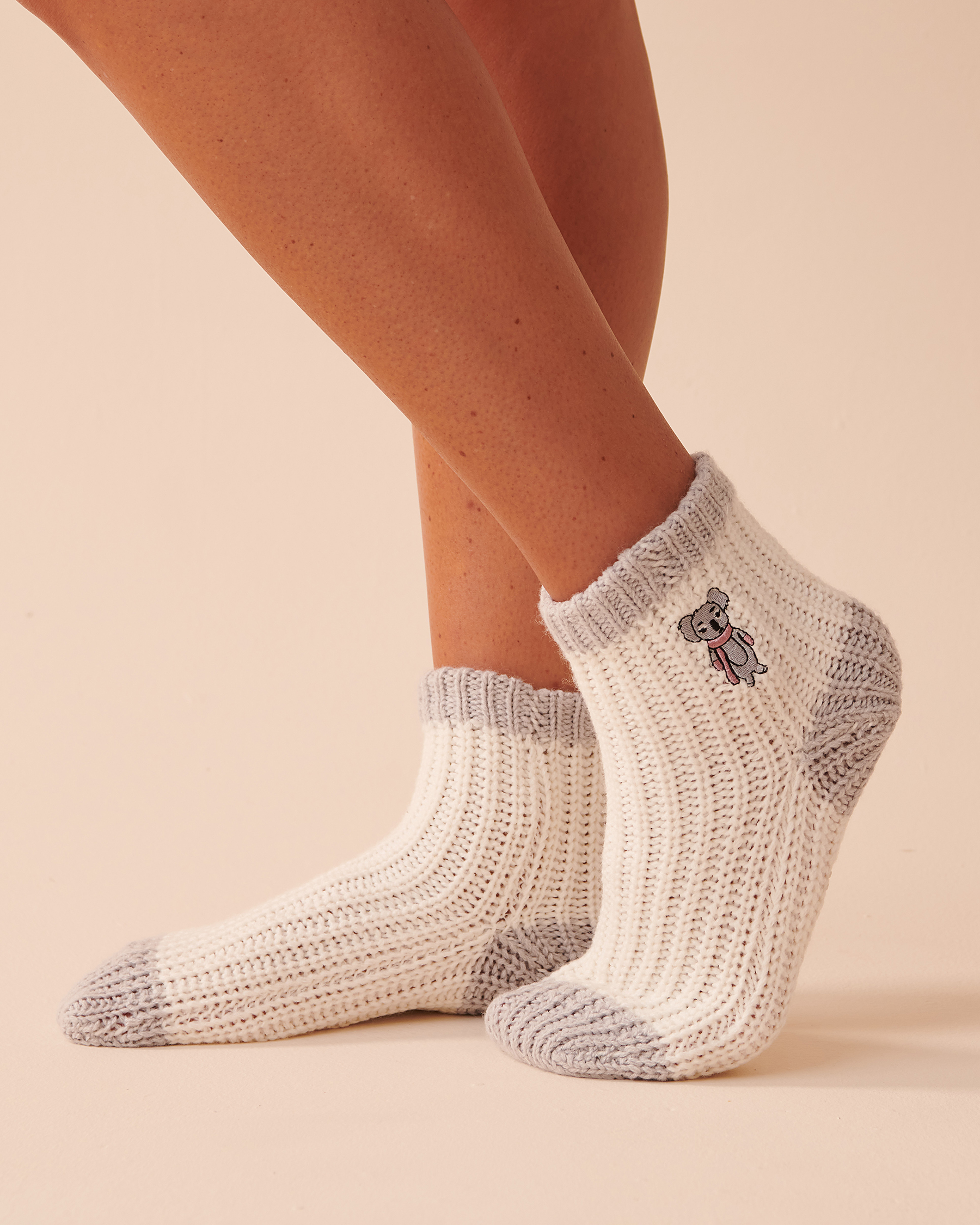 LA VIE EN ROSE Knitted Socks with Winter Embroidery Snow White 40700295 - View1