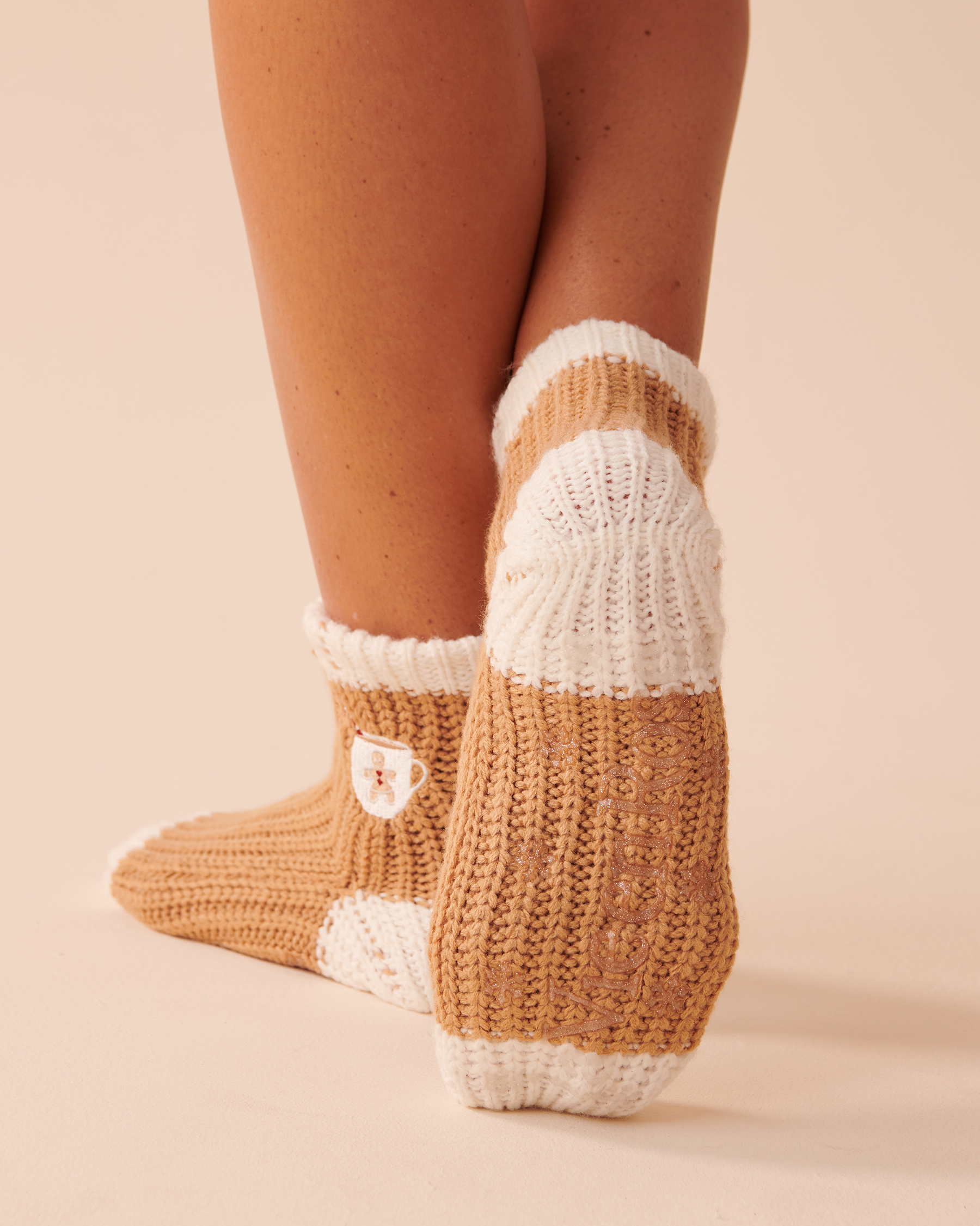 LA VIE EN ROSE Knitted Socks with Winter Embroidery Salted Caramel 40700295 - View2