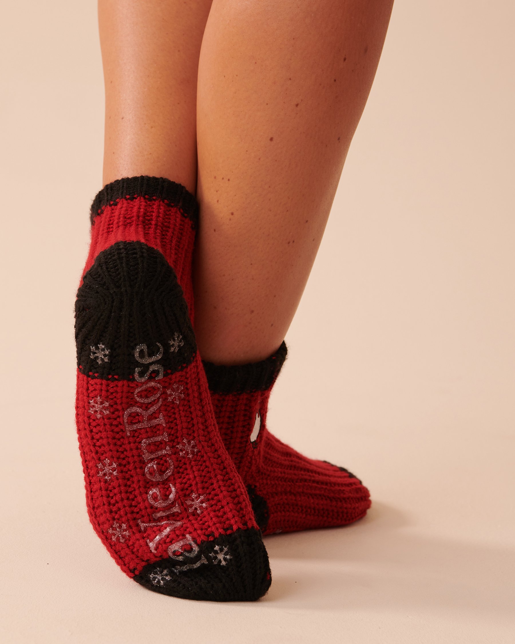 LA VIE EN ROSE Knitted Socks with Winter Embroidery Jingle Red 40700295 - View2