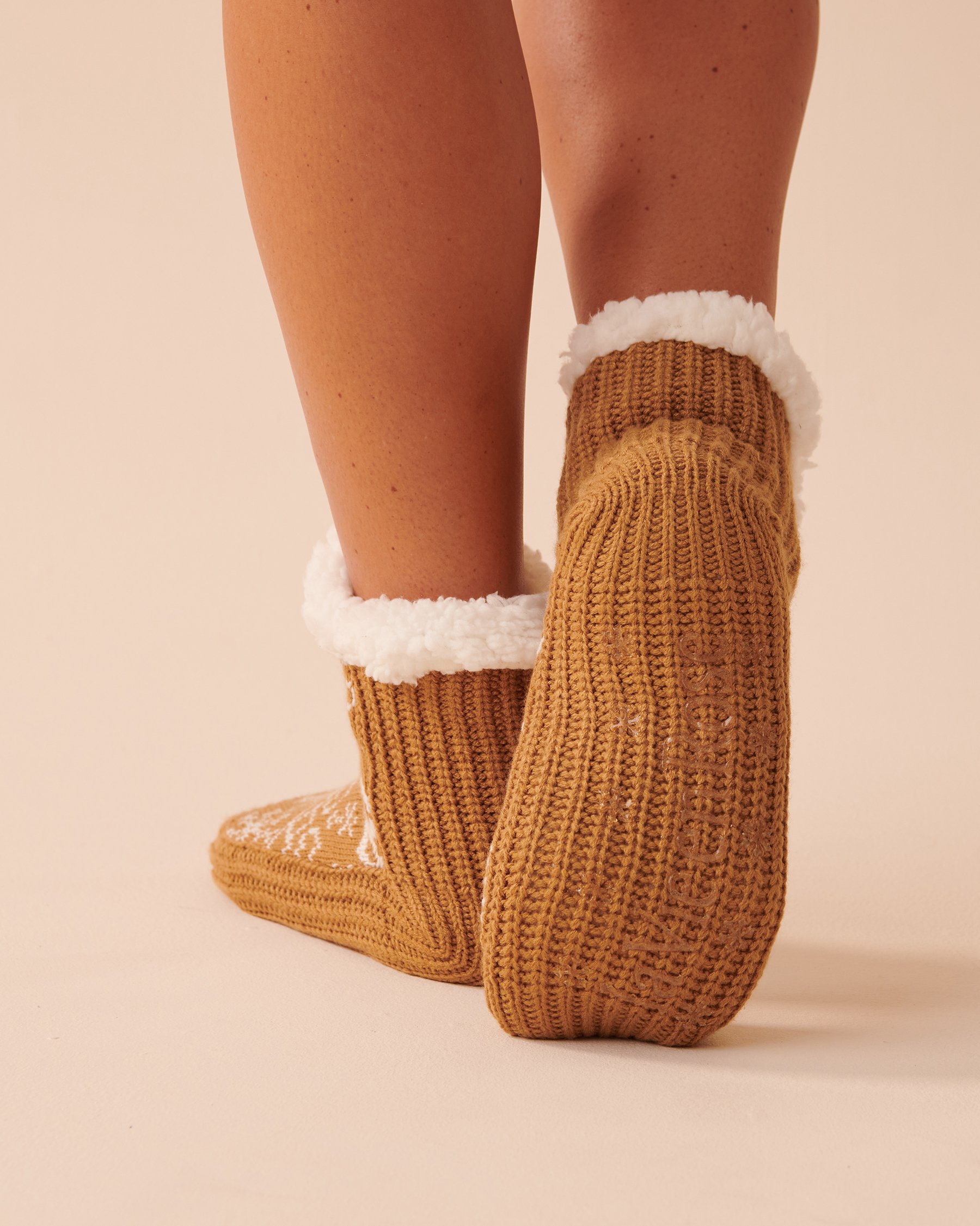 LA VIE EN ROSE Winter Print Knitted Socks Nordic Caramel 40700299 - View2