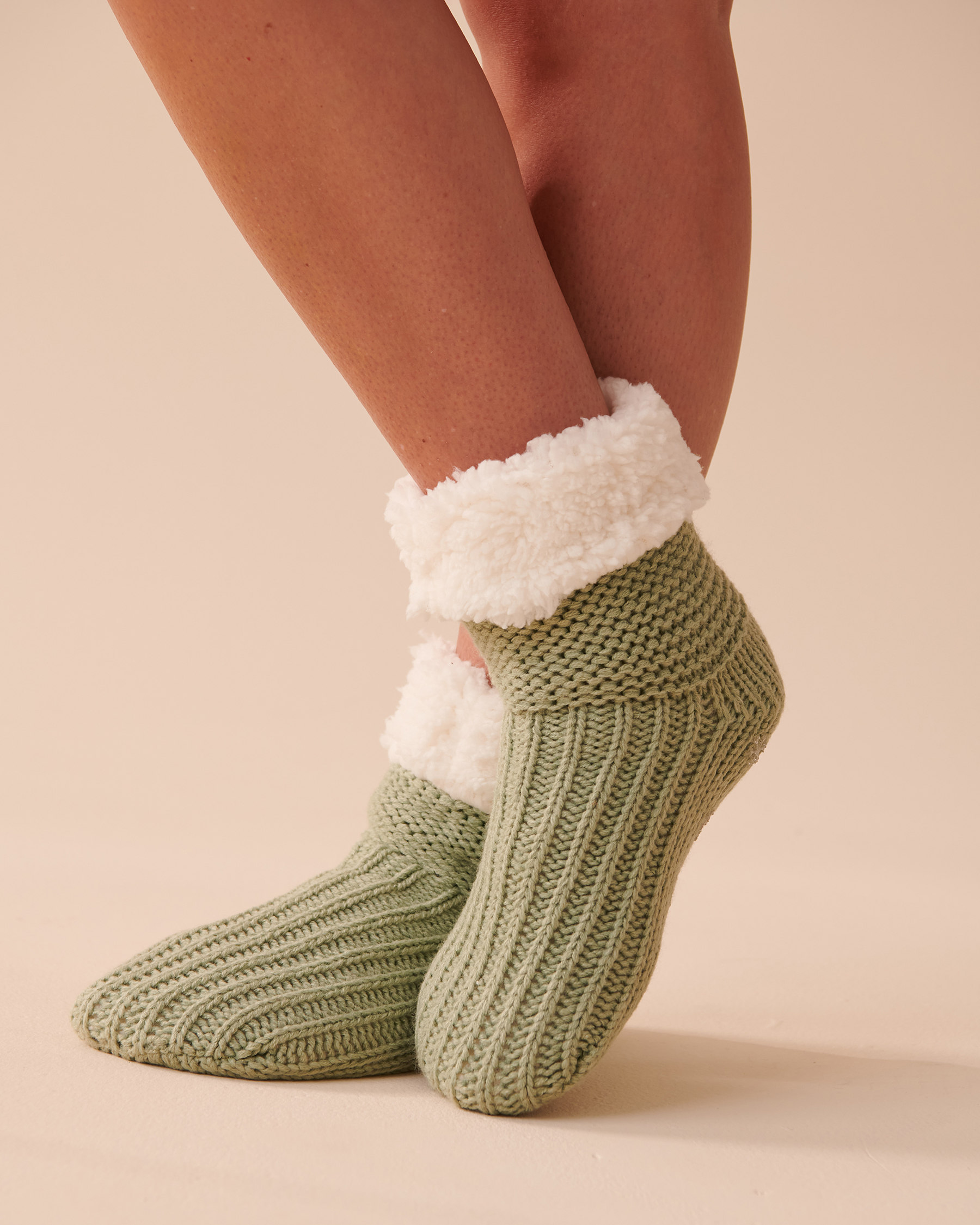 LA VIE EN ROSE Knit and Sherpa Socks Mint Creams 40700308 - View1
