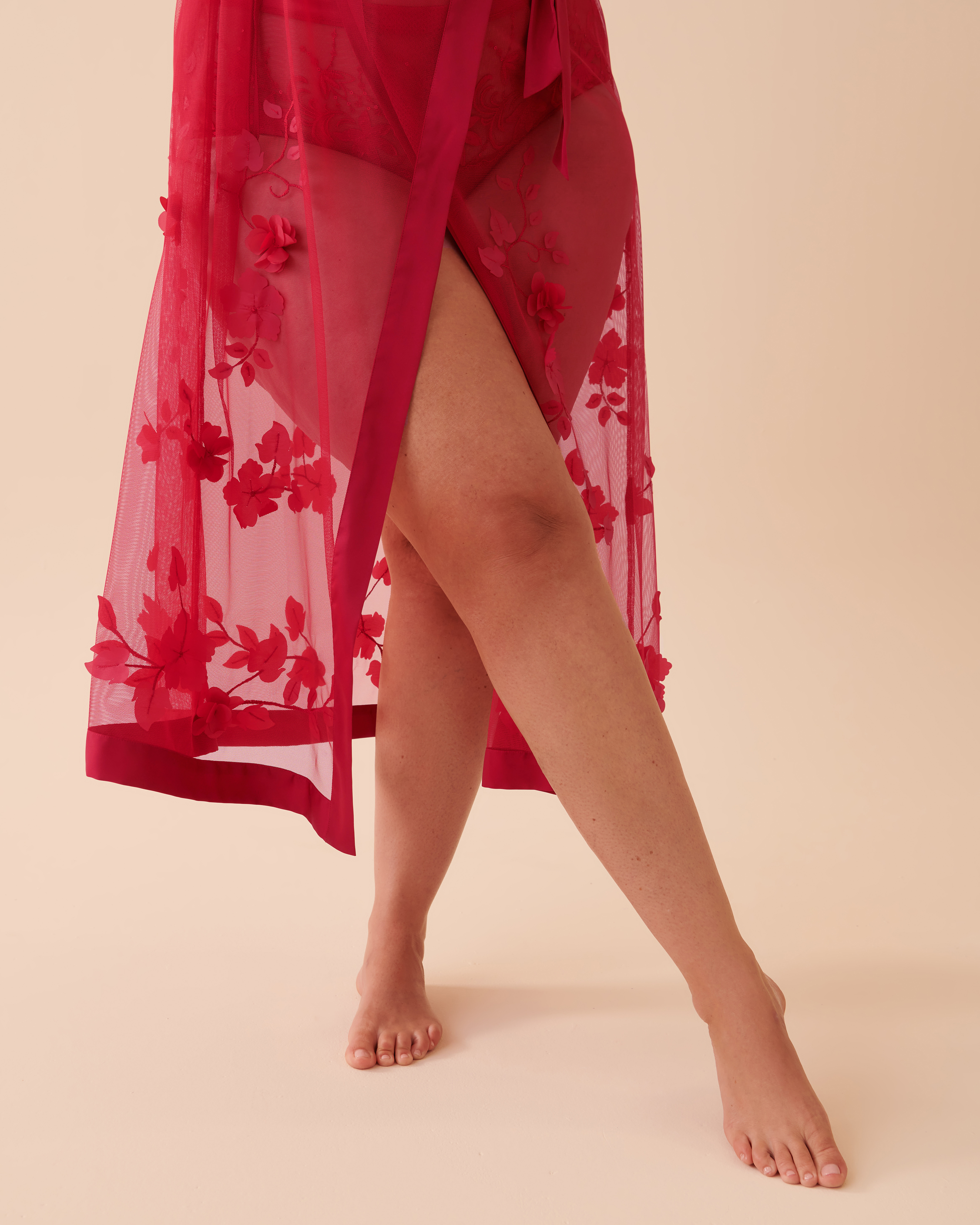 LA VIE EN ROSE Kimono à fleurs en résille transparente Rouge festif 60600062 - Voir5