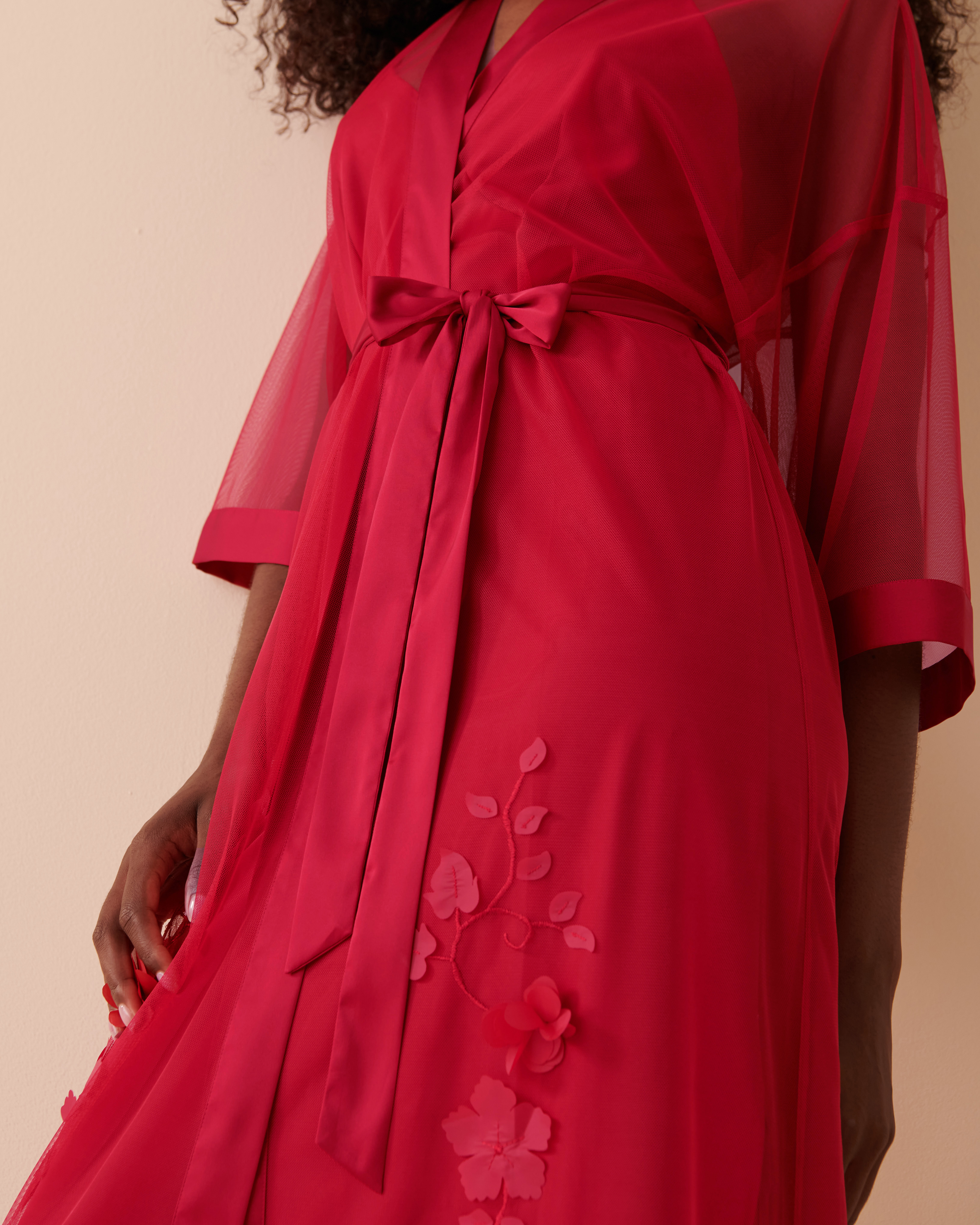 LA VIE EN ROSE Kimono à fleurs en résille transparente Rouge festif 60600062 - Voir7