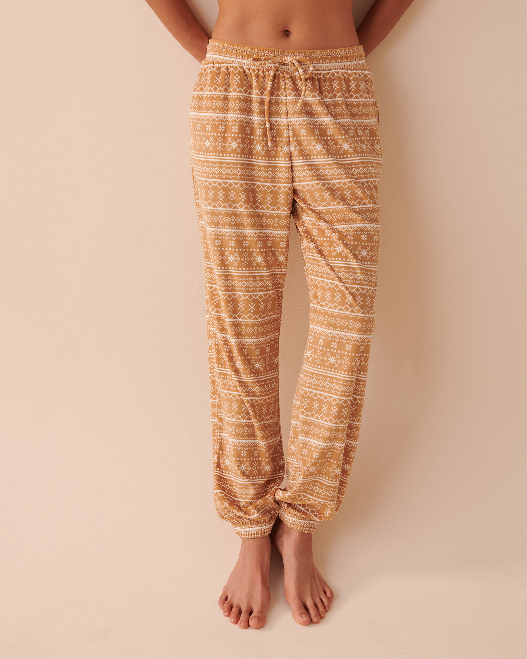 Pantalon de pyjama jogger en velours luxueux - Imprimé nordique caramel  salé | la Vie en Rose