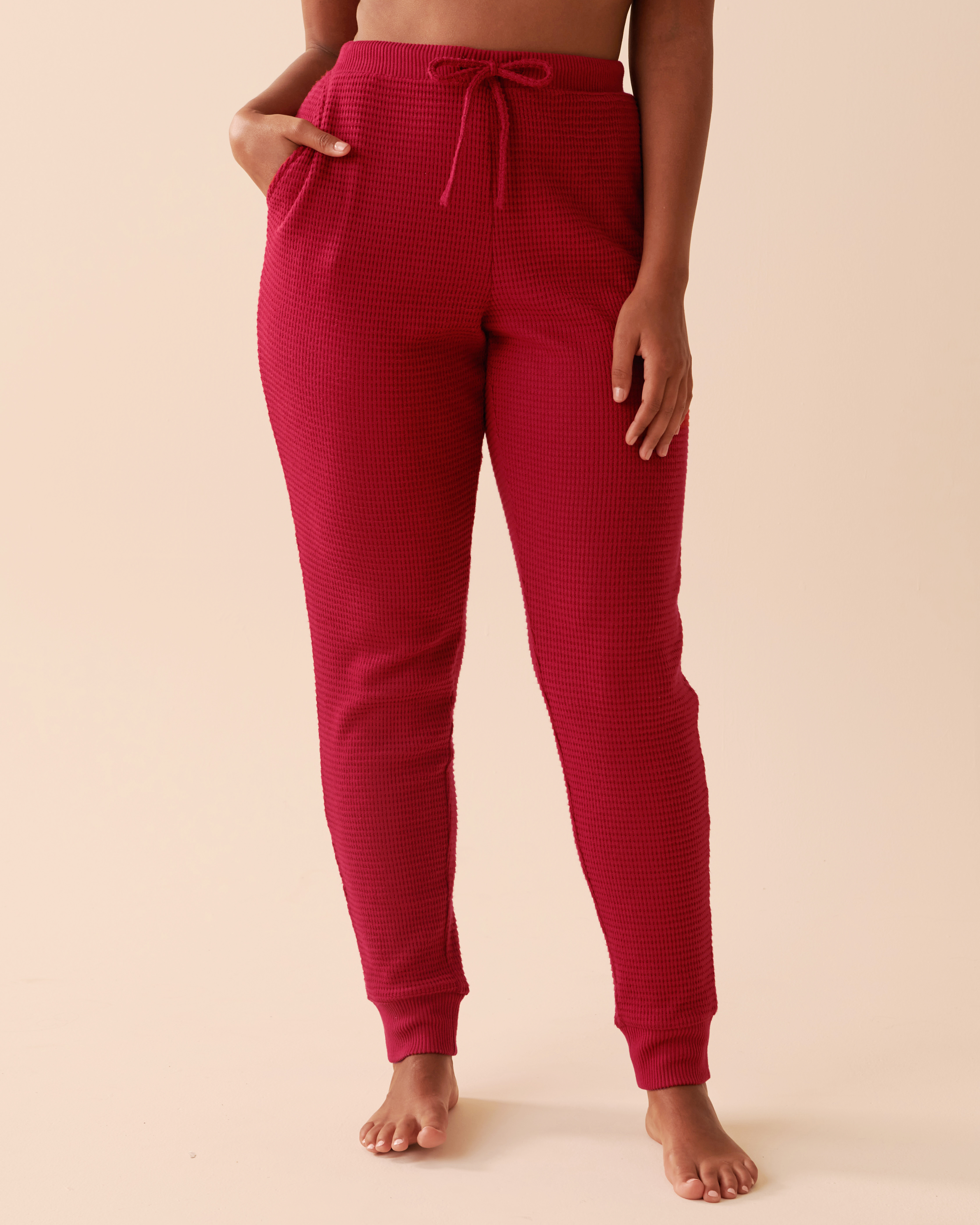 LA VIE EN ROSE Pantalon jogger en tissu gaufré Rouge festif 40200507 - Voir1