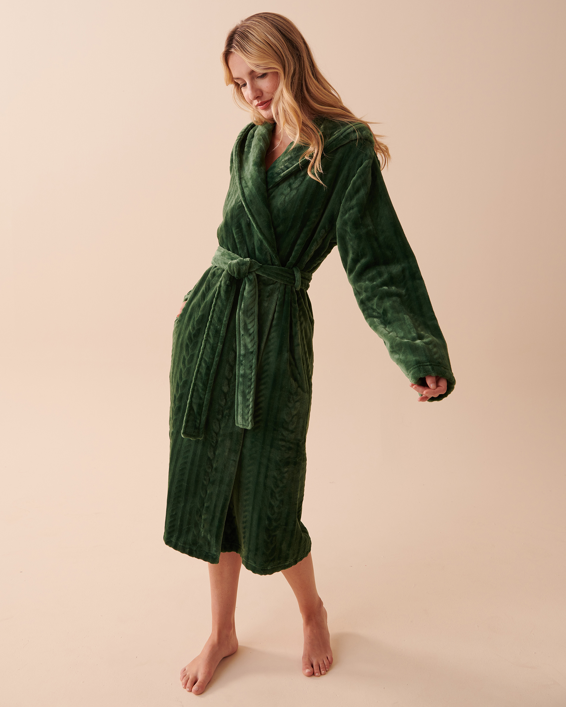 LA VIE EN ROSE Recycled Fibers Soft Cable Knit Hooded Robe Pine Green 40600146 - View1