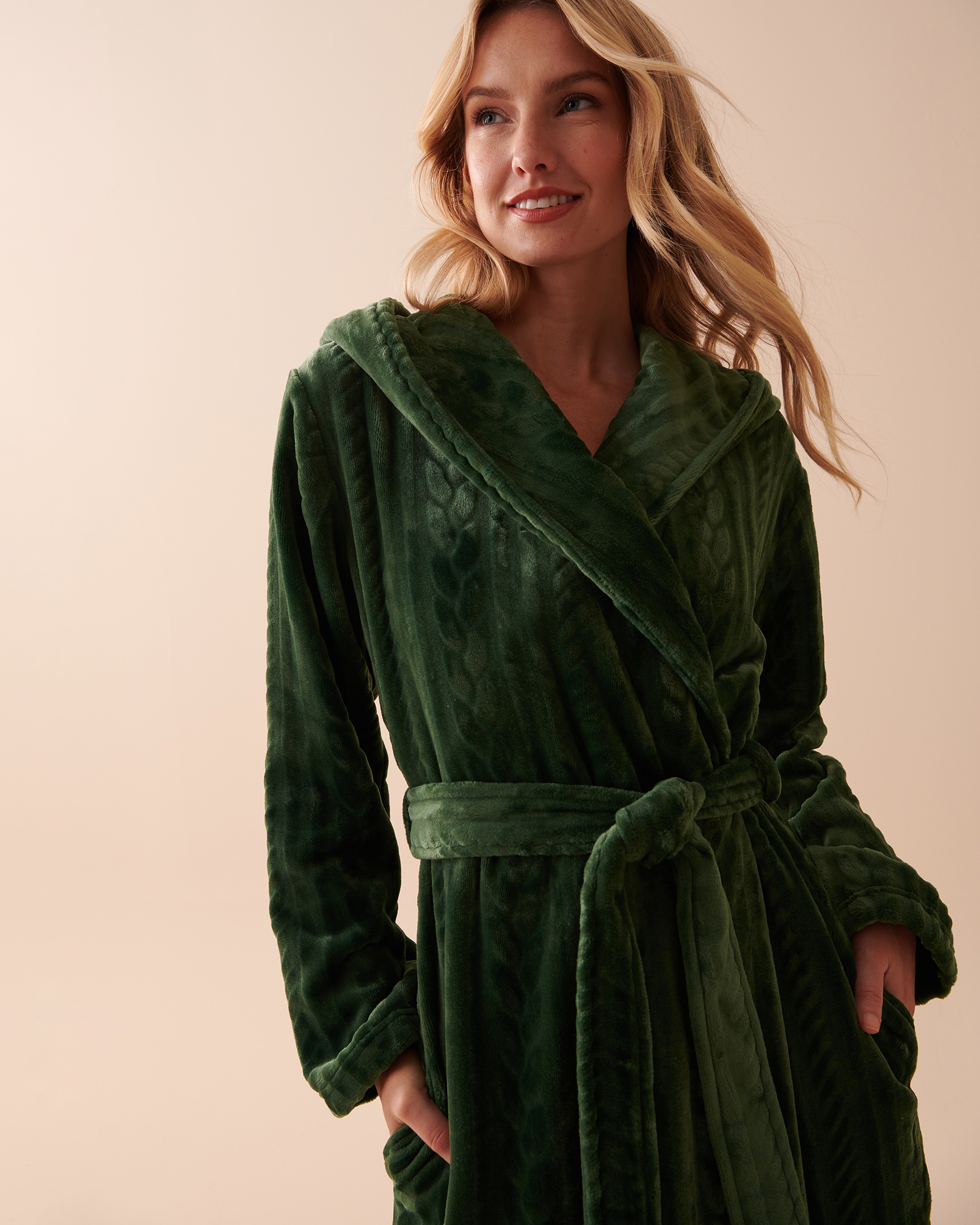 LA VIE EN ROSE Recycled Fibers Soft Cable Knit Hooded Robe Pine Green 40600146 - View3