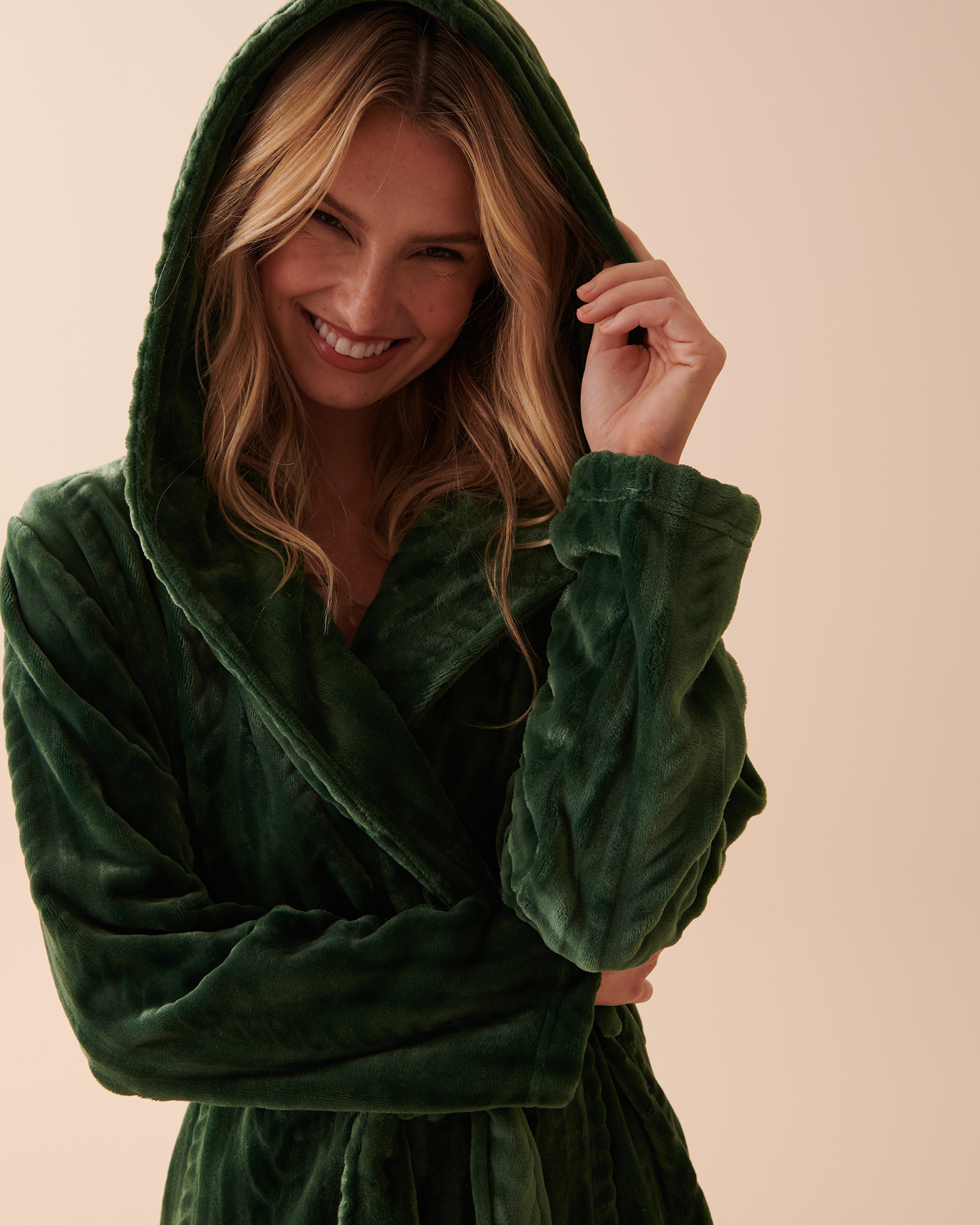 LA VIE EN ROSE Recycled Fibers Soft Cable Knit Hooded Robe Pine Green 40600146 - View4