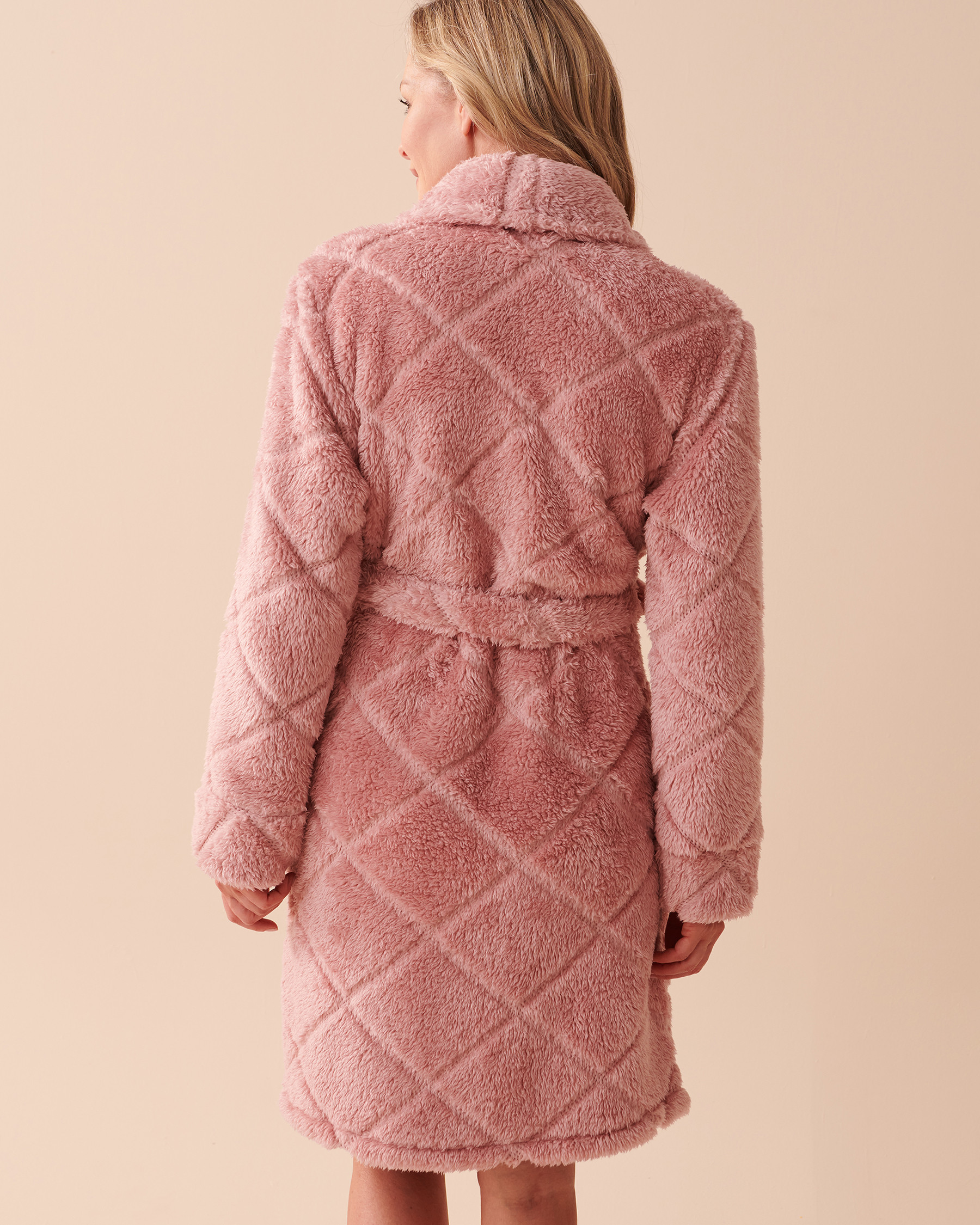 LA VIE EN ROSE Soft Plush Quilted Effect Robe Rosy Cheeks 40600156 - View2