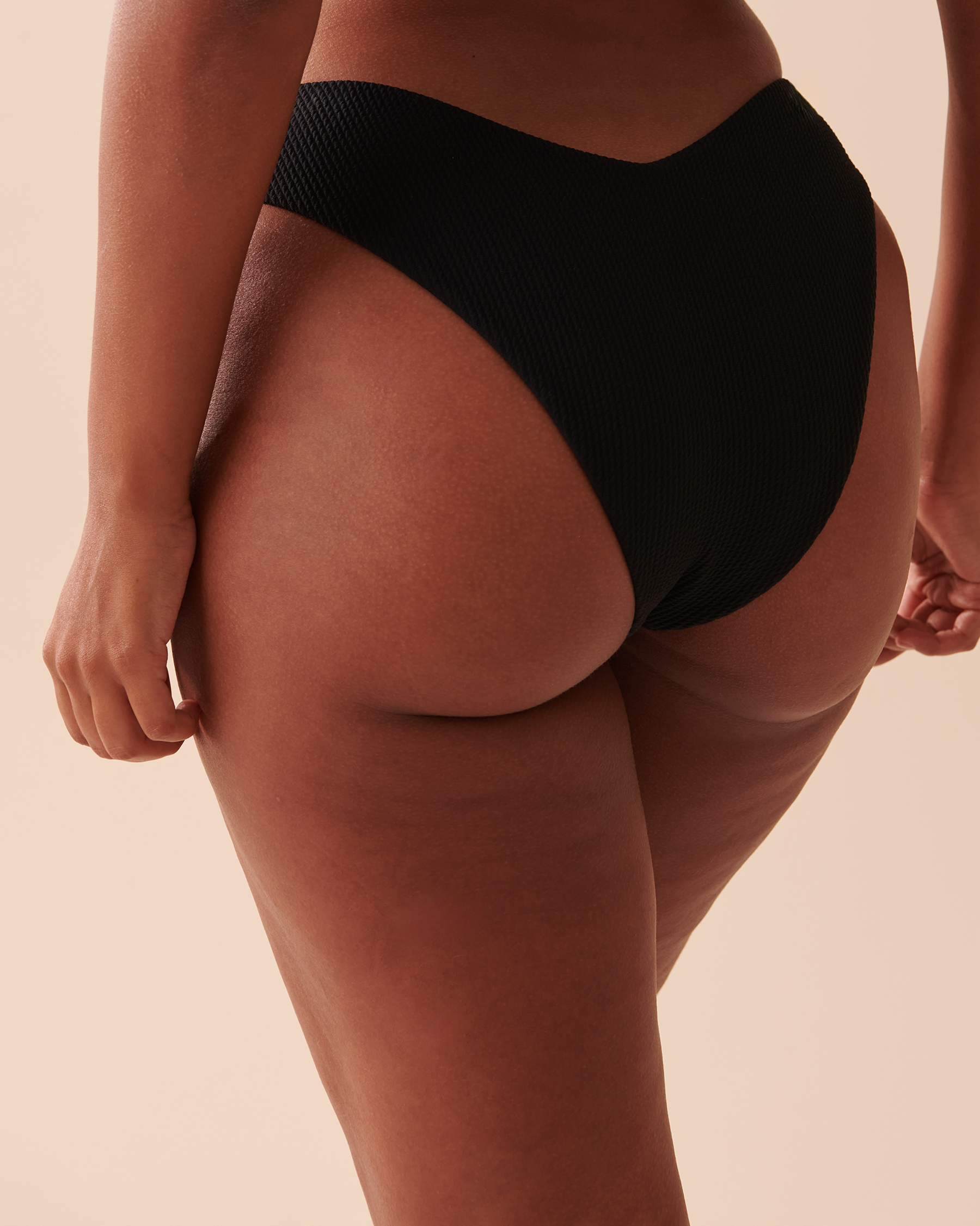LA VIE EN ROSE AQUA CASABLANCA TEXTURED Thong Bikini Bottom Black 70300507 - View3