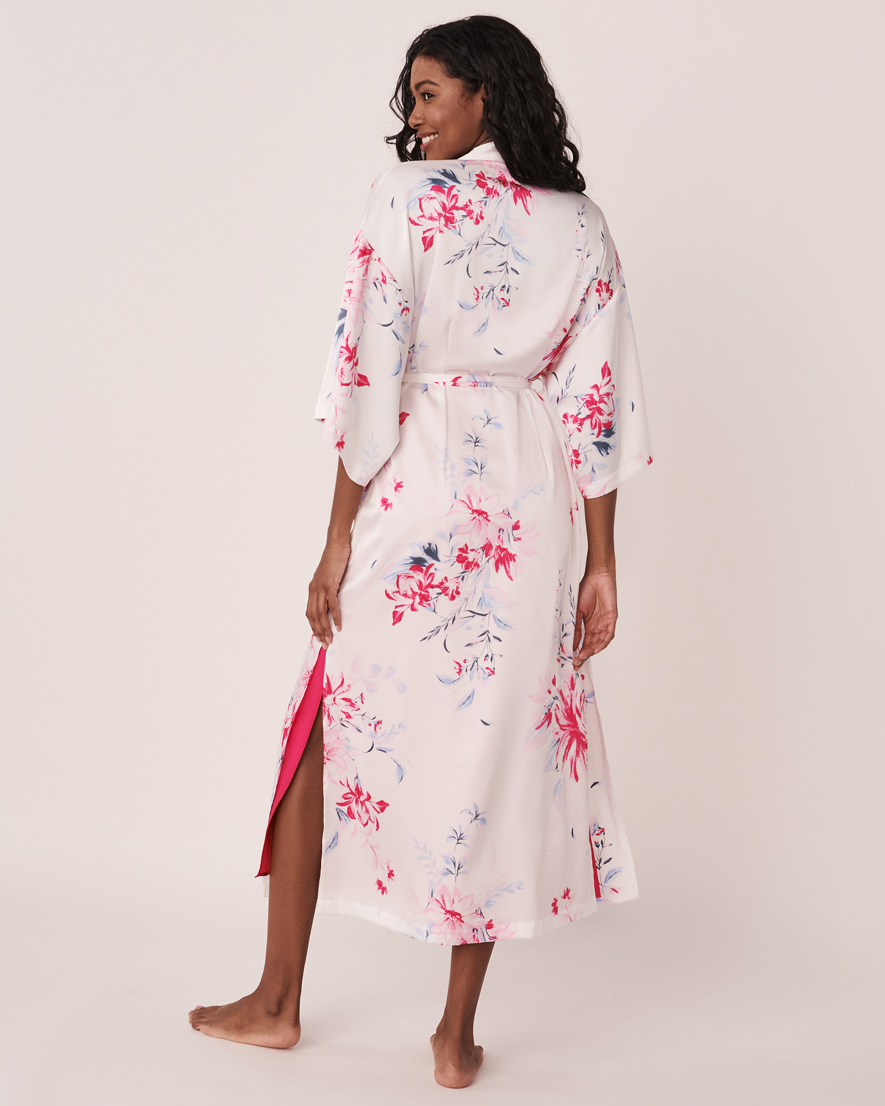 LA VIE EN ROSE Kimono mi-long en satin Jardin blanc 60600040 - Voir4