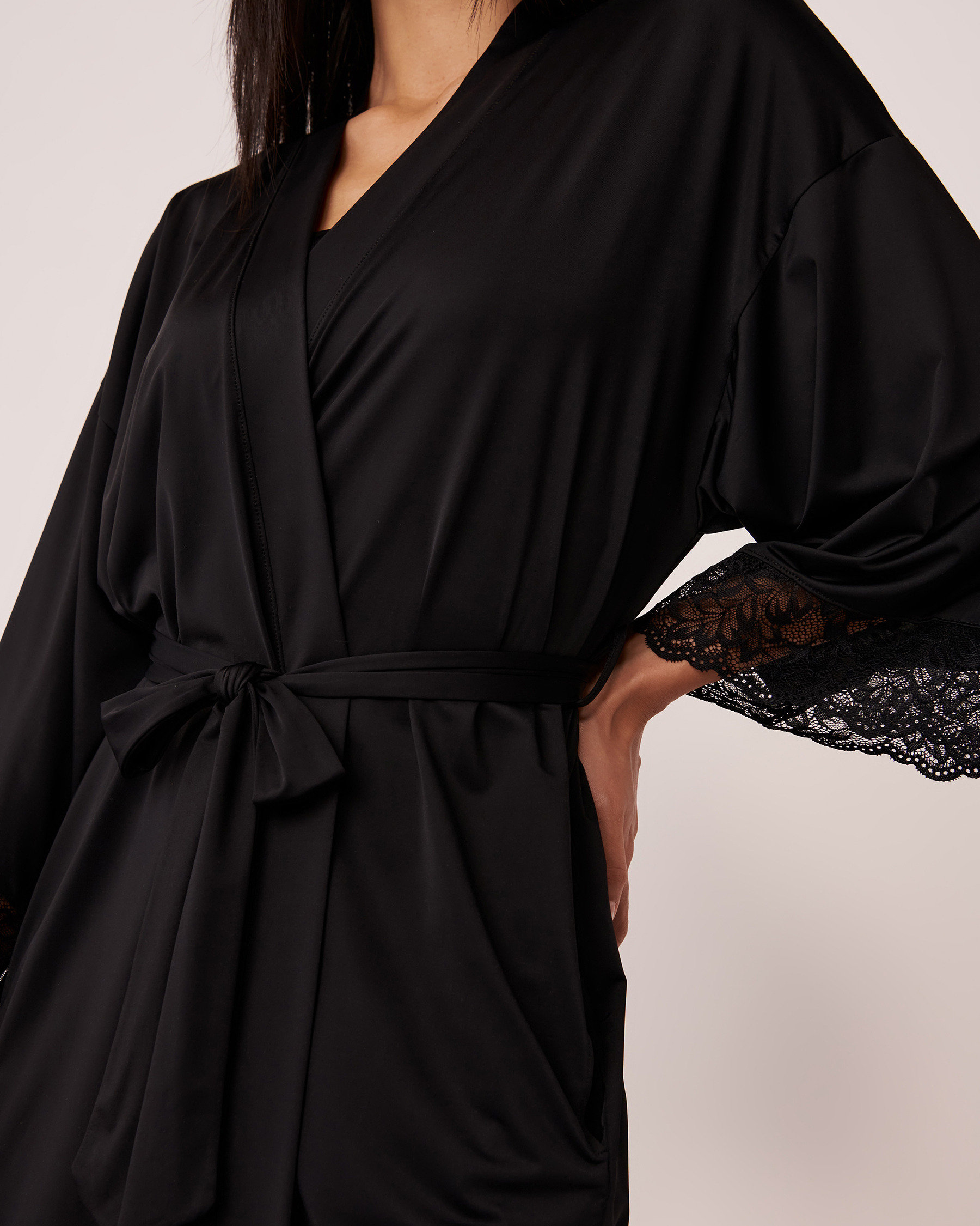 LA VIE EN ROSE Kimono bordure de dentelle Noir 60600043 - Voir2