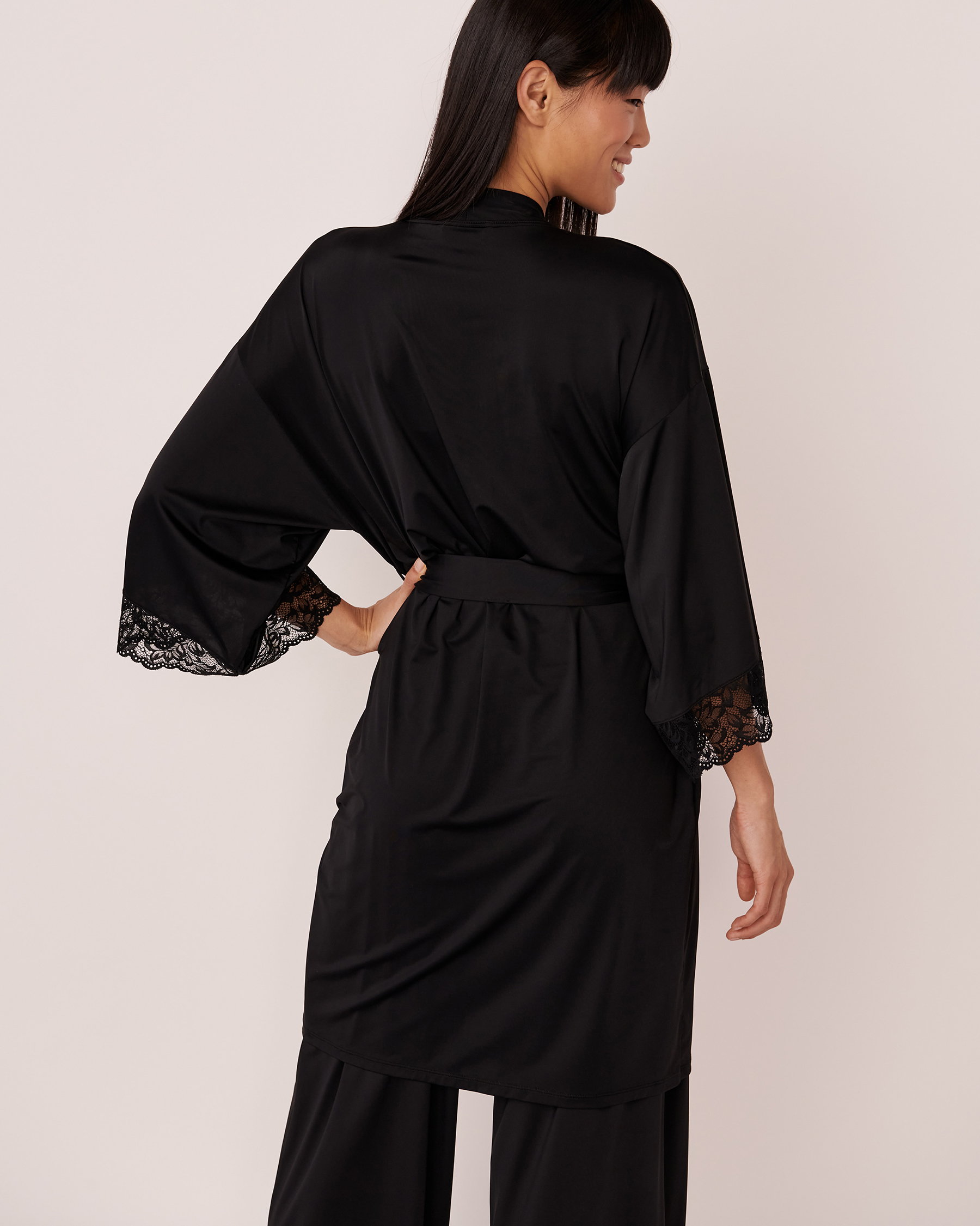 LA VIE EN ROSE Kimono bordure de dentelle Noir 60600043 - Voir4
