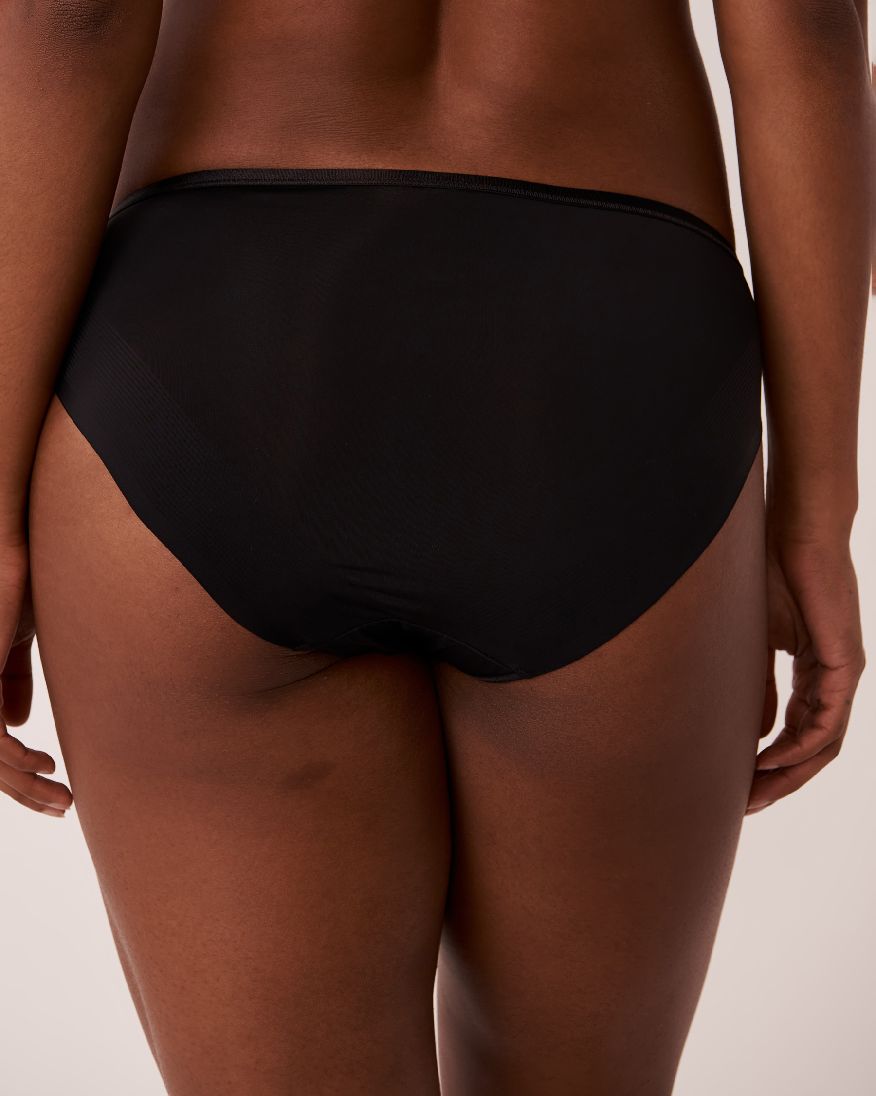 LA VIE EN ROSE Microfiber Sleek Back Bikini Panty Black 20300181 - View2