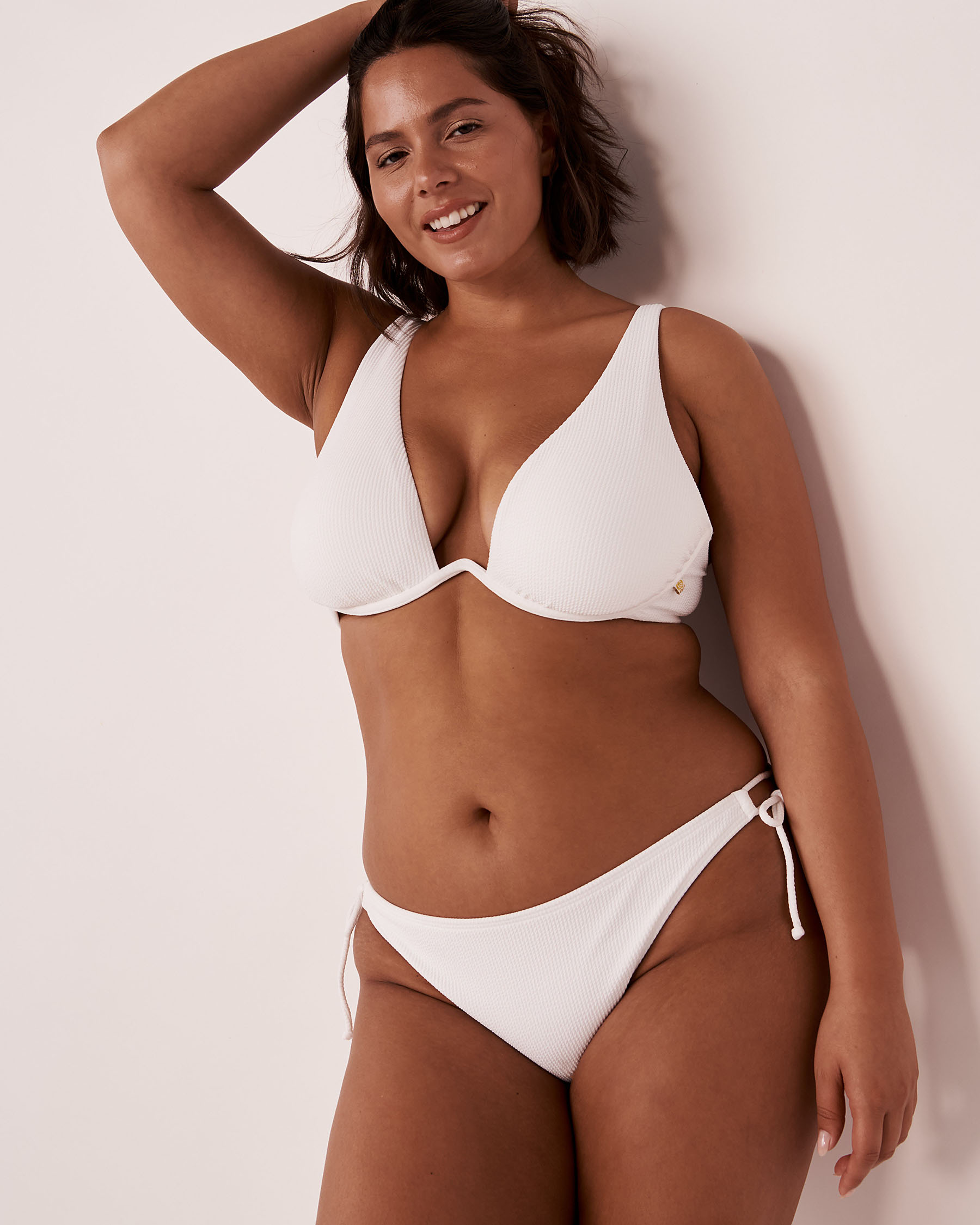 LA VIE EN ROSE AQUA BRIGHT TEXTURED Plunge Bikini Top Bright white 70100365 - View3