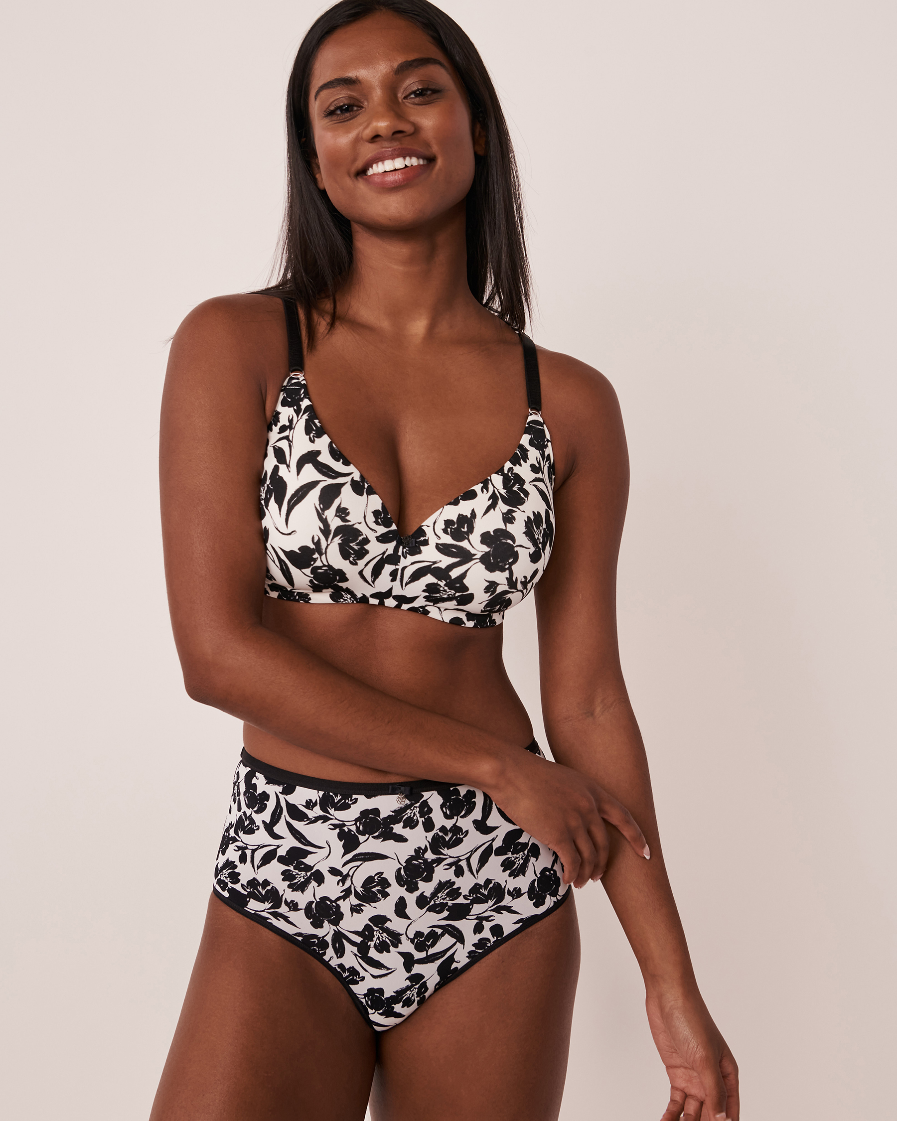 Lightly Lined Wireless Sleek Back Bra - Black and white floral