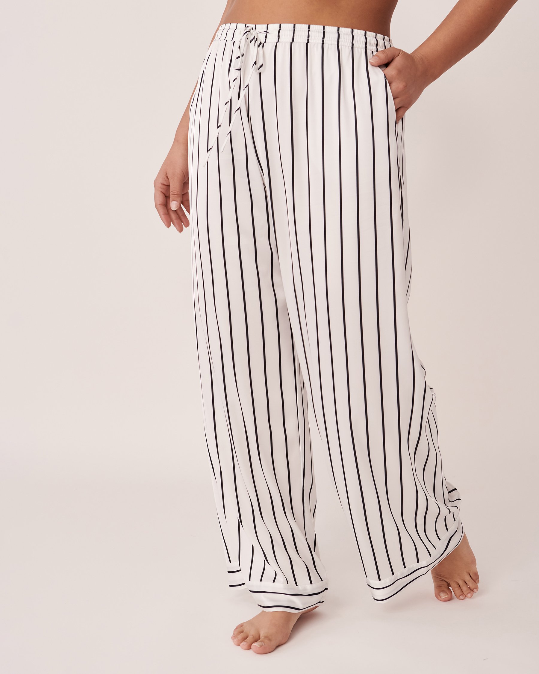 LA VIE EN ROSE Striped Satin Pants Black and white stripe 60200058 - View1