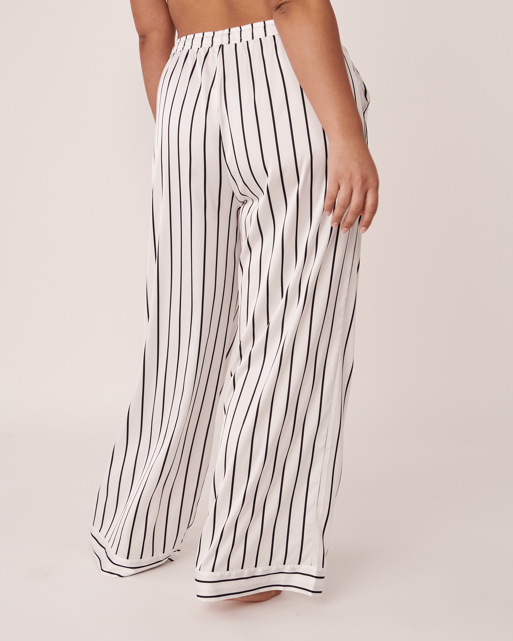 LA VIE EN ROSE Striped Satin Pants Black and white stripe 60200058 - View2