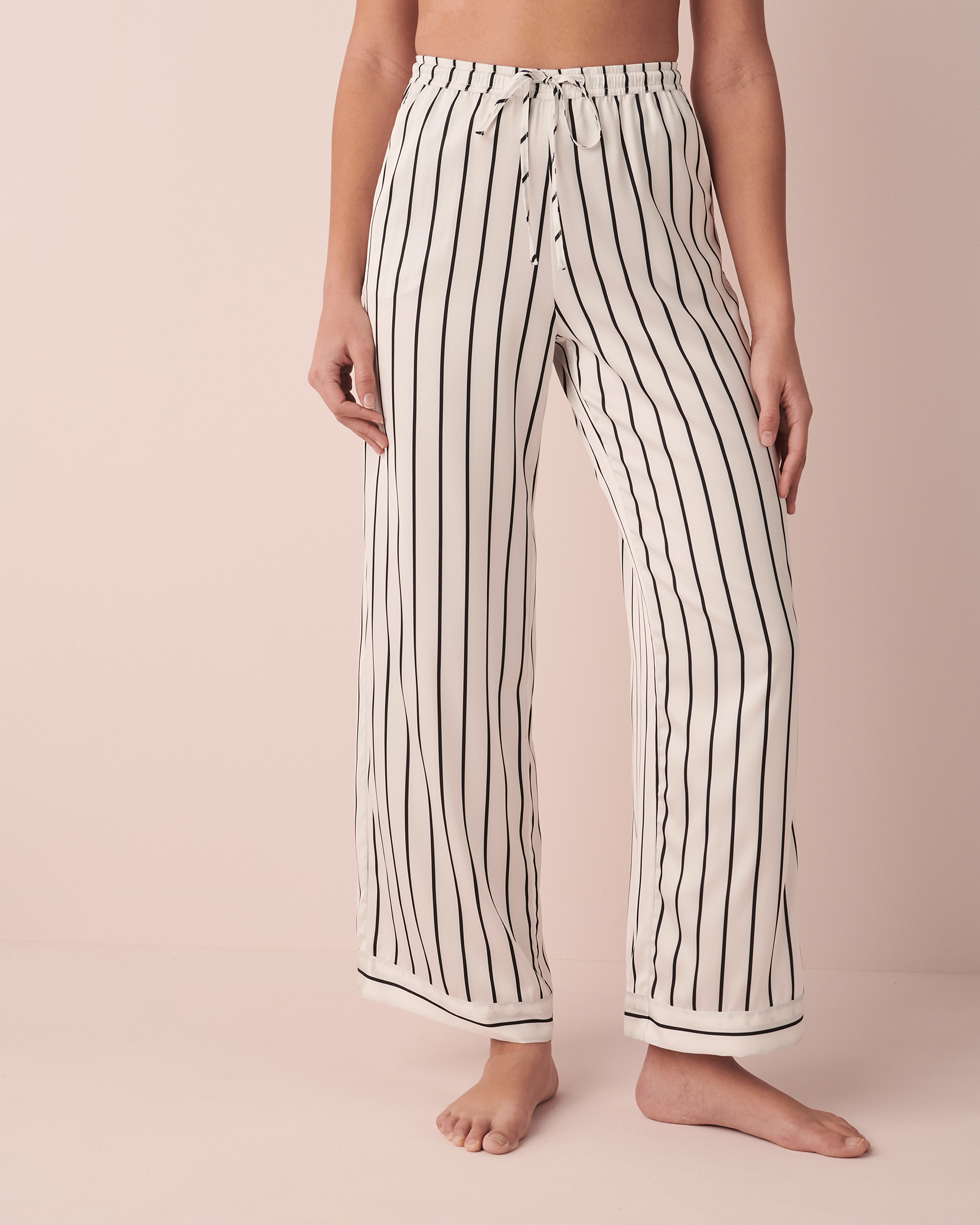 LA VIE EN ROSE Striped Satin Pants Black and white stripe 60200058 - View3