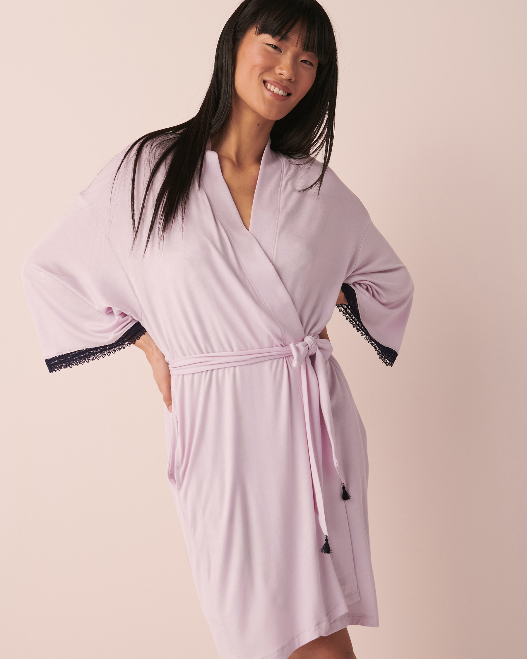 La Vie en Rose Soft Jersey Lace Trim Kimono. 4