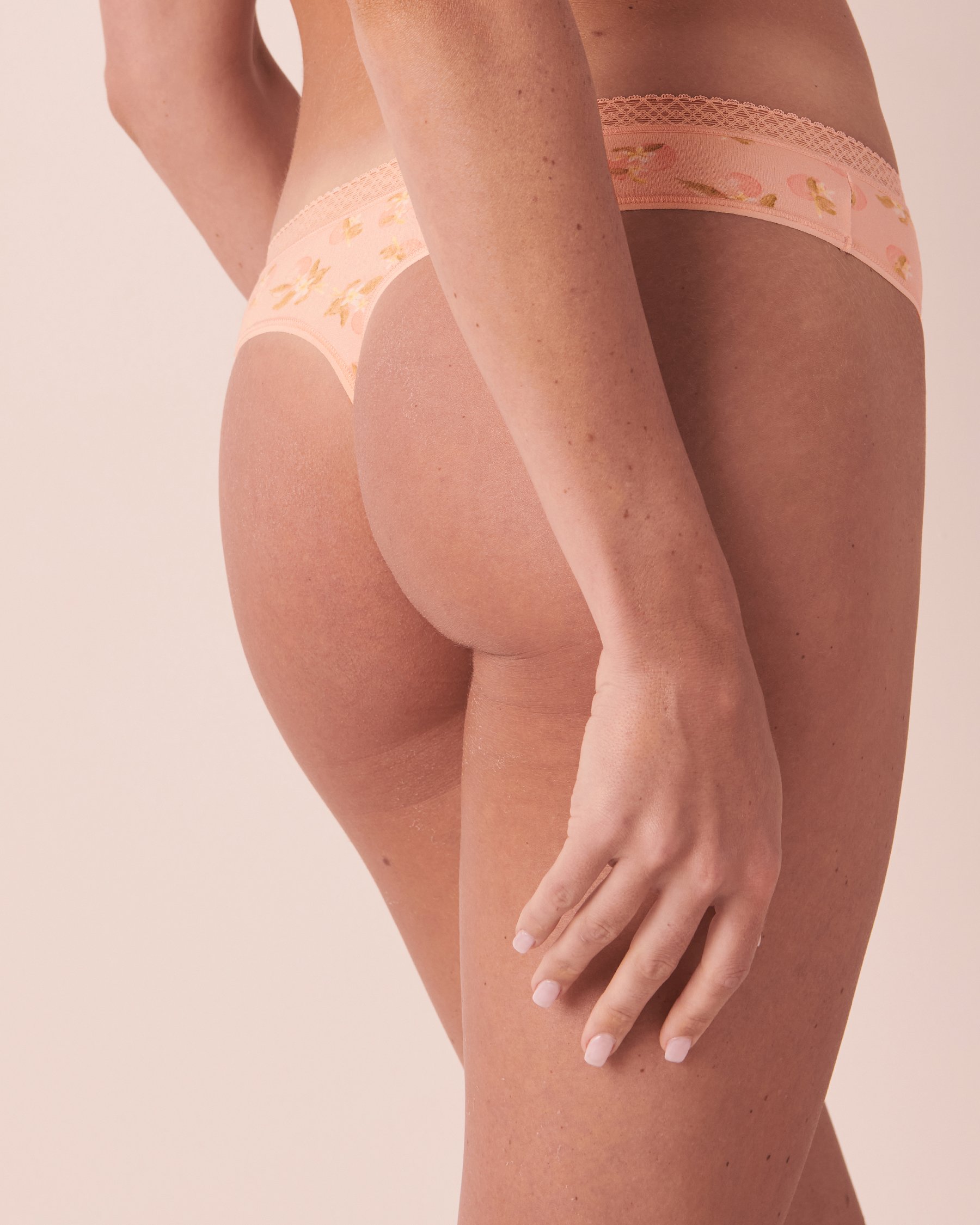 LA VIE EN ROSE Lace Detail Super Soft Thong Panty Fruity 20100298 - View2