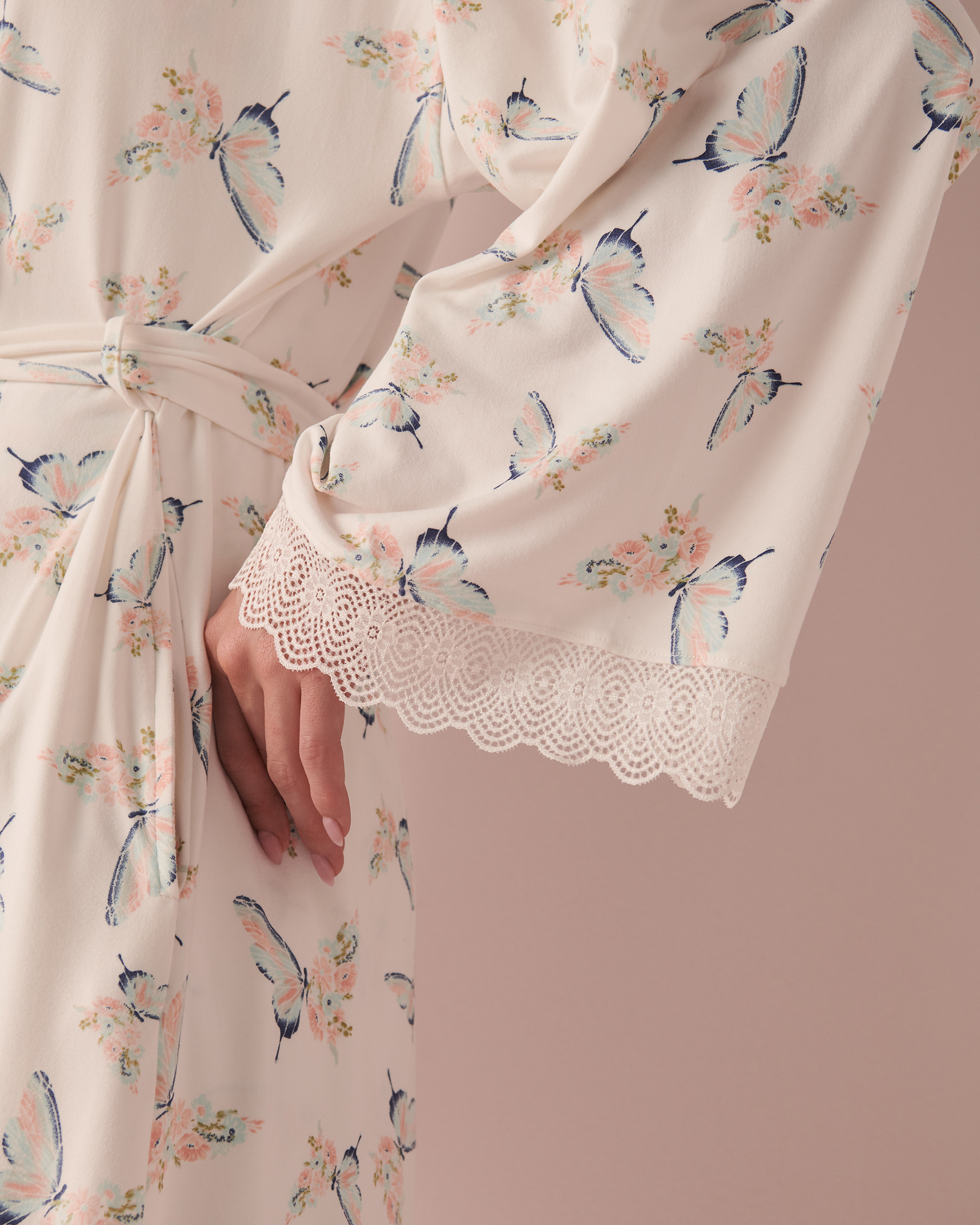 LA VIE EN ROSE Super Soft Lace Trim Kimono Flowers and butterflies 40600129 - View3